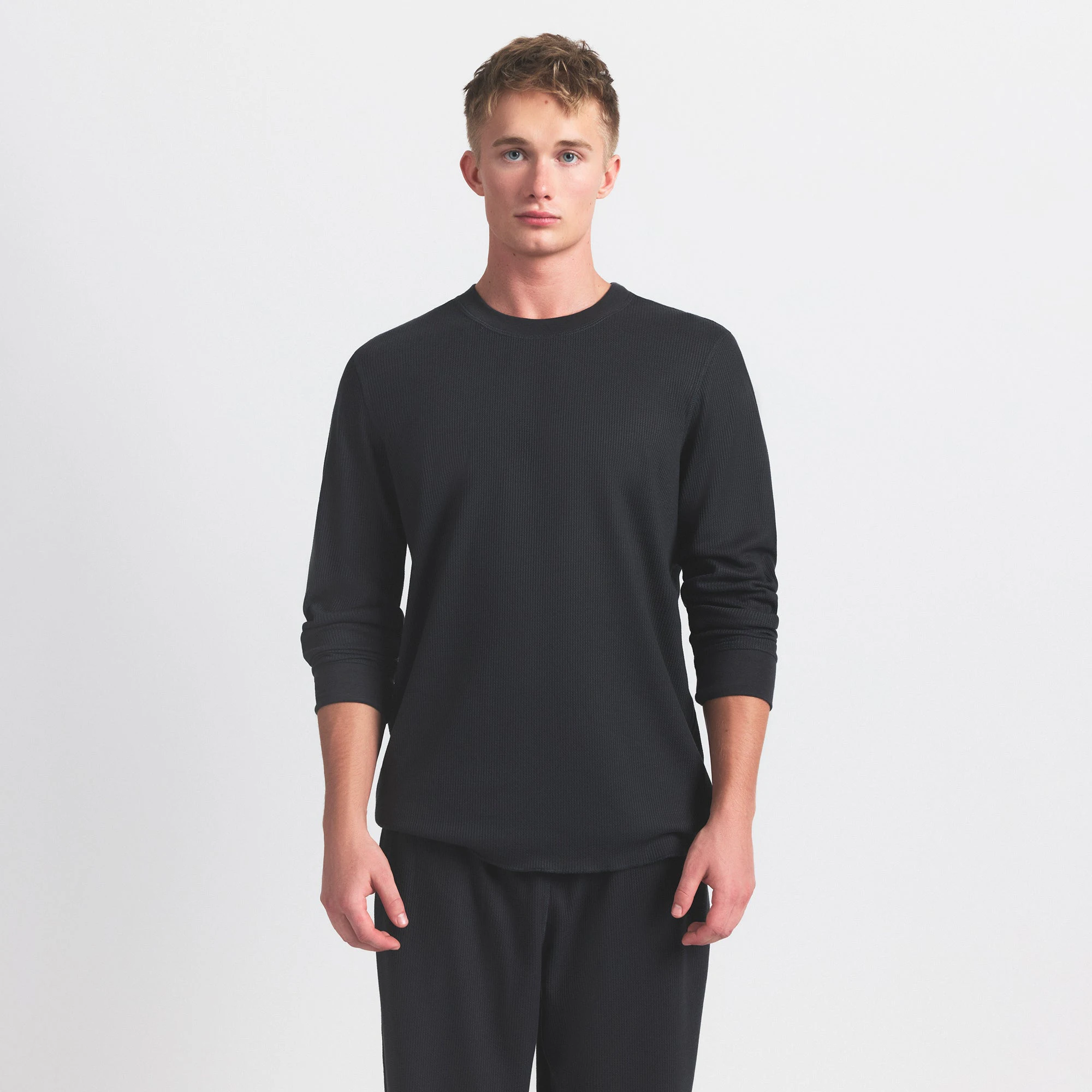 WAFFLE SLEEP MENS SET | ASH ON A MODEL FRONT VIEW @ | FOCUS: 0.0, 1.0, 0.9