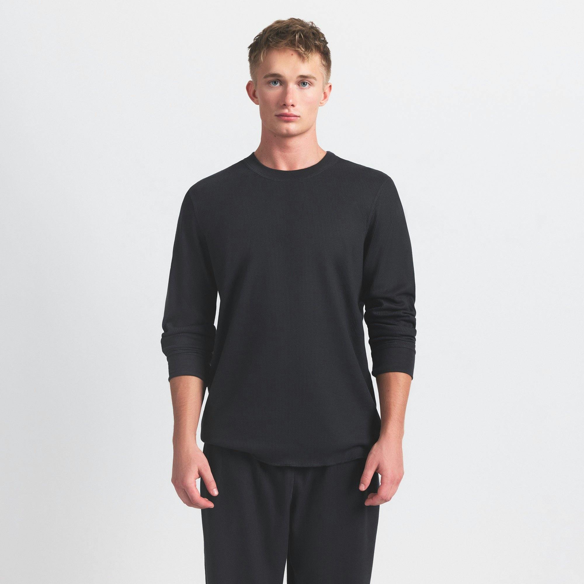 WAFFLE SLEEP MENS SET | ASH ON A MODEL FRONT VIEW @ | FOCUS: 0.0, 1.0, 0.9