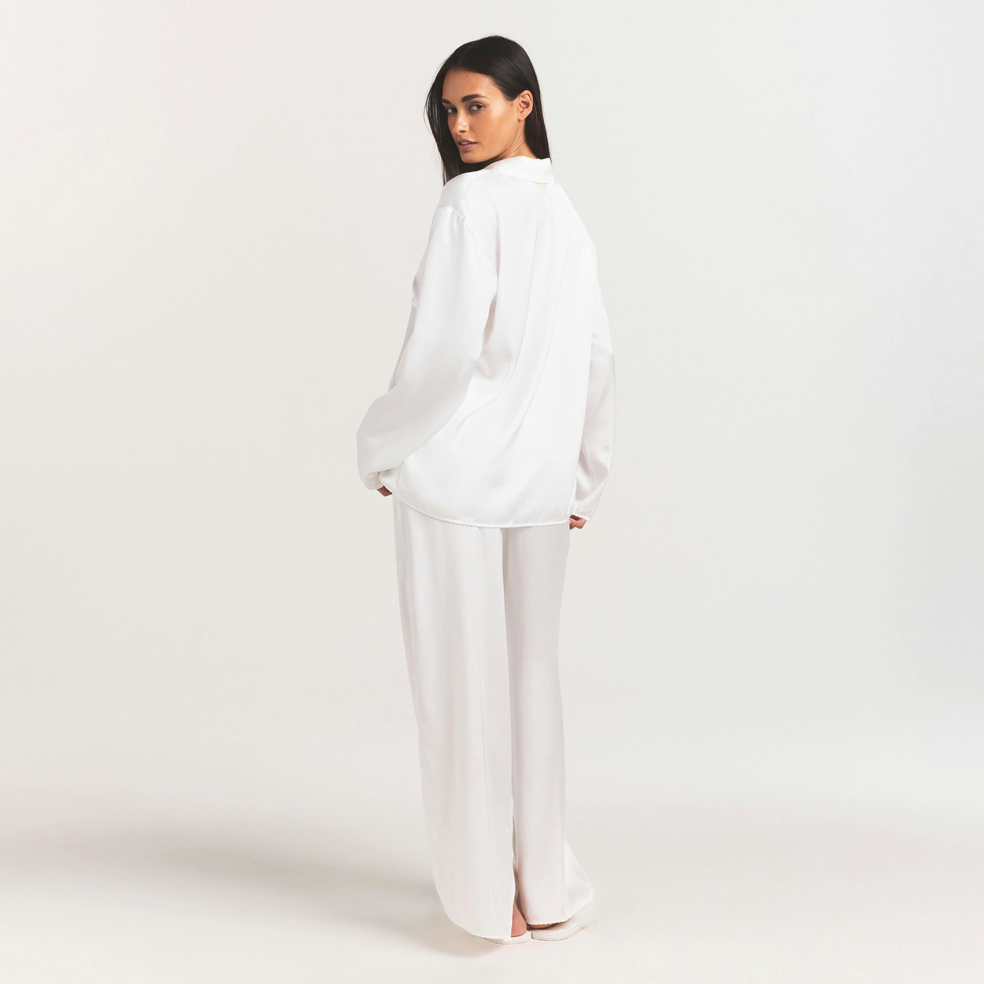 WOVEN SHINE LONG SLEEP SET | IVORY ON A MODEL FRONT VIEW @ | FOCUS: 0.0, 1.0, 0.9