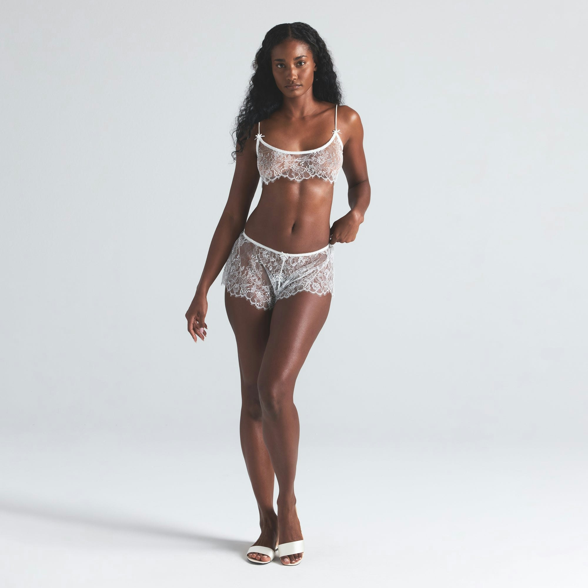 ULTRA FINE LACE BRALETTE AND SHORT SET | MARBLE ON A MODEL FRONT ON A MODEL FRONT VIEW | FOCUS: 0.0, 1.0, 0.9