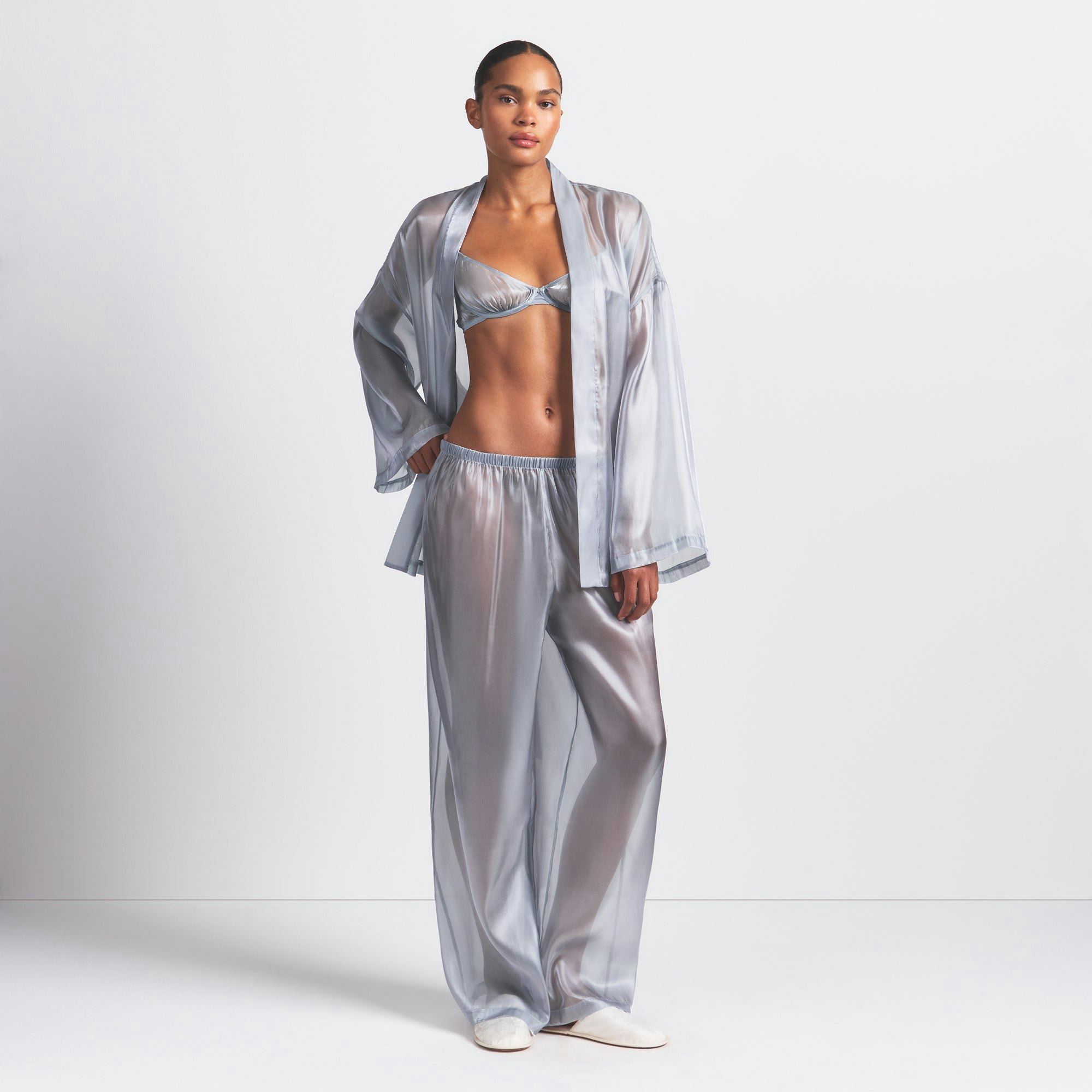 LIQUID ORGANZA WRAP SLEEP SET | MIRROR ON A MODEL FRONT VIEW @ | FOCUS: 0.0, 1.0, 0.9