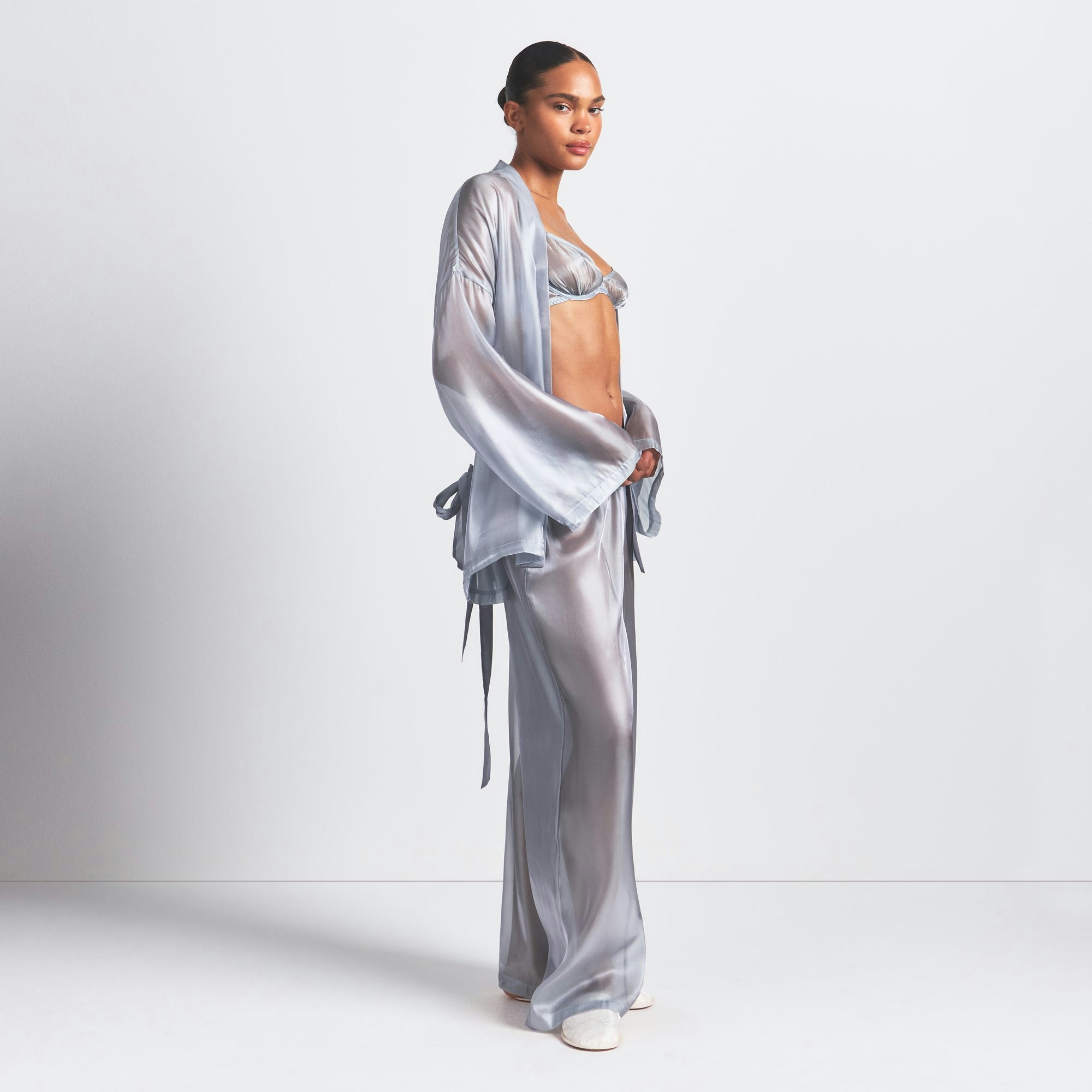 LIQUID ORGANZA WRAP SLEEP SET | MIRROR ON A MODEL FRONT VIEW @ | FOCUS: 0.0, 1.0, 0.9