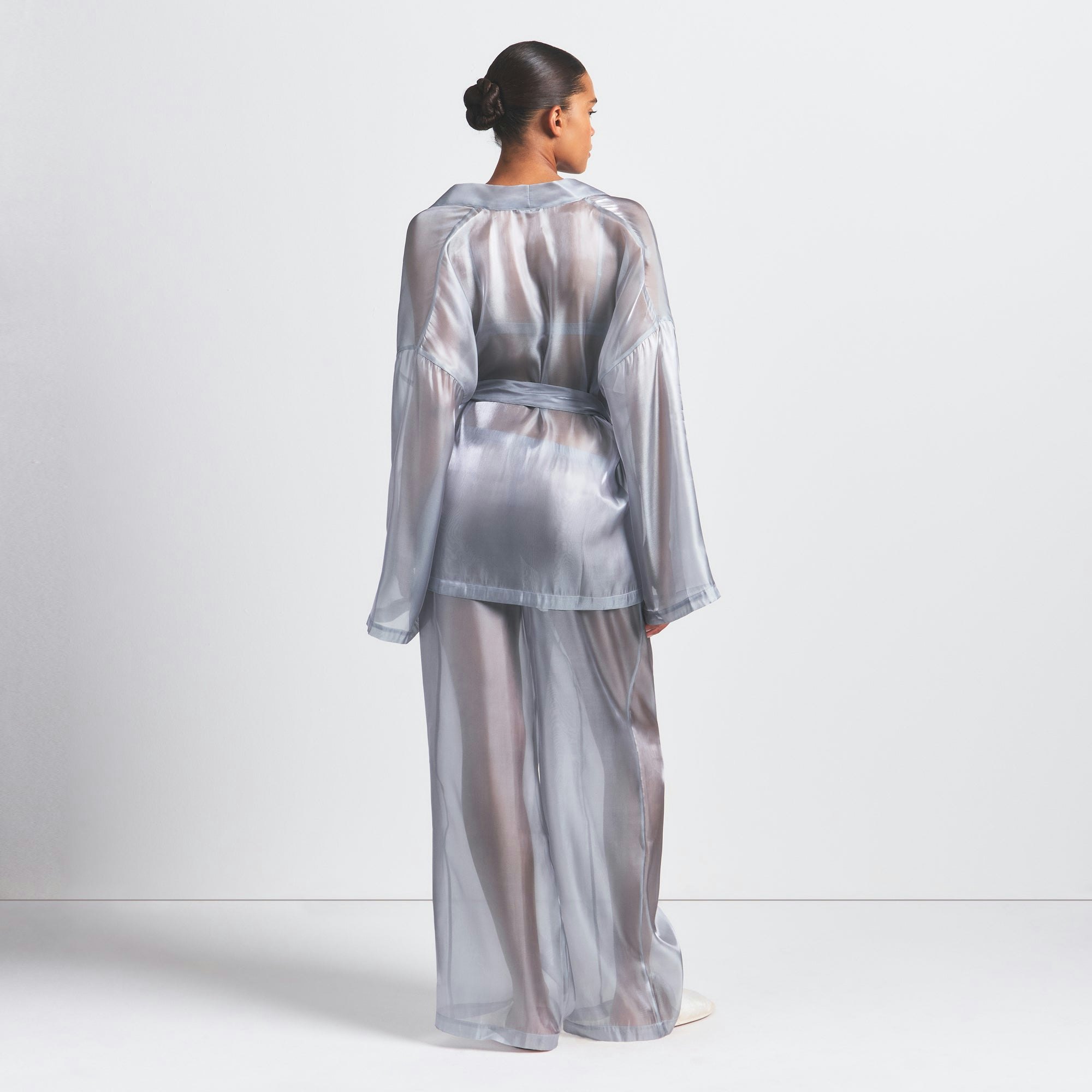 LIQUID ORGANZA WRAP SLEEP SET | MIRROR ON A MODEL FRONT VIEW @ | FOCUS: 0.0, 1.0, 0.9