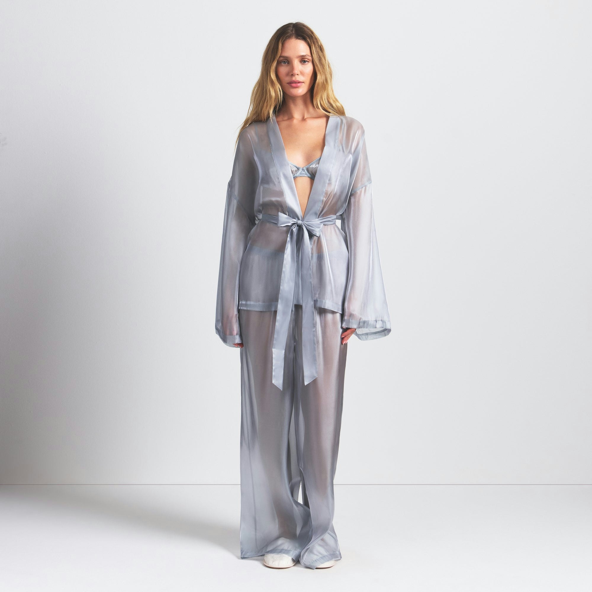 LIQUID ORGANZA WRAP SLEEP SET | MIRROR ON A MODEL FRONT VIEW @ | FOCUS: 0.0, 1.0, 0.9