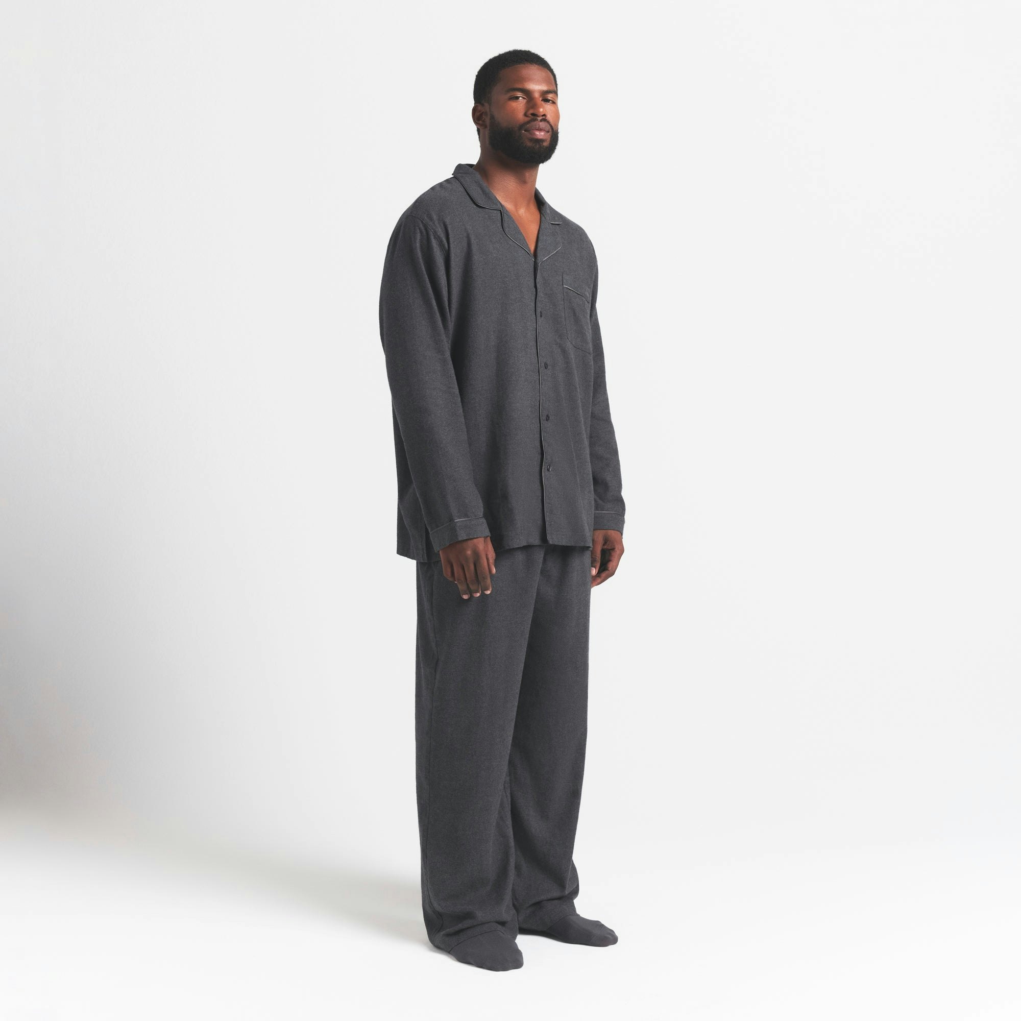 FLANNEL SLEEP MENS SLEEP SET | ASH HEATHER GREY ON A MODEL FRONT VIEW ON A MODEL FRONT VIEW @ | FOCUS: 0.0, 1.0, 0.9