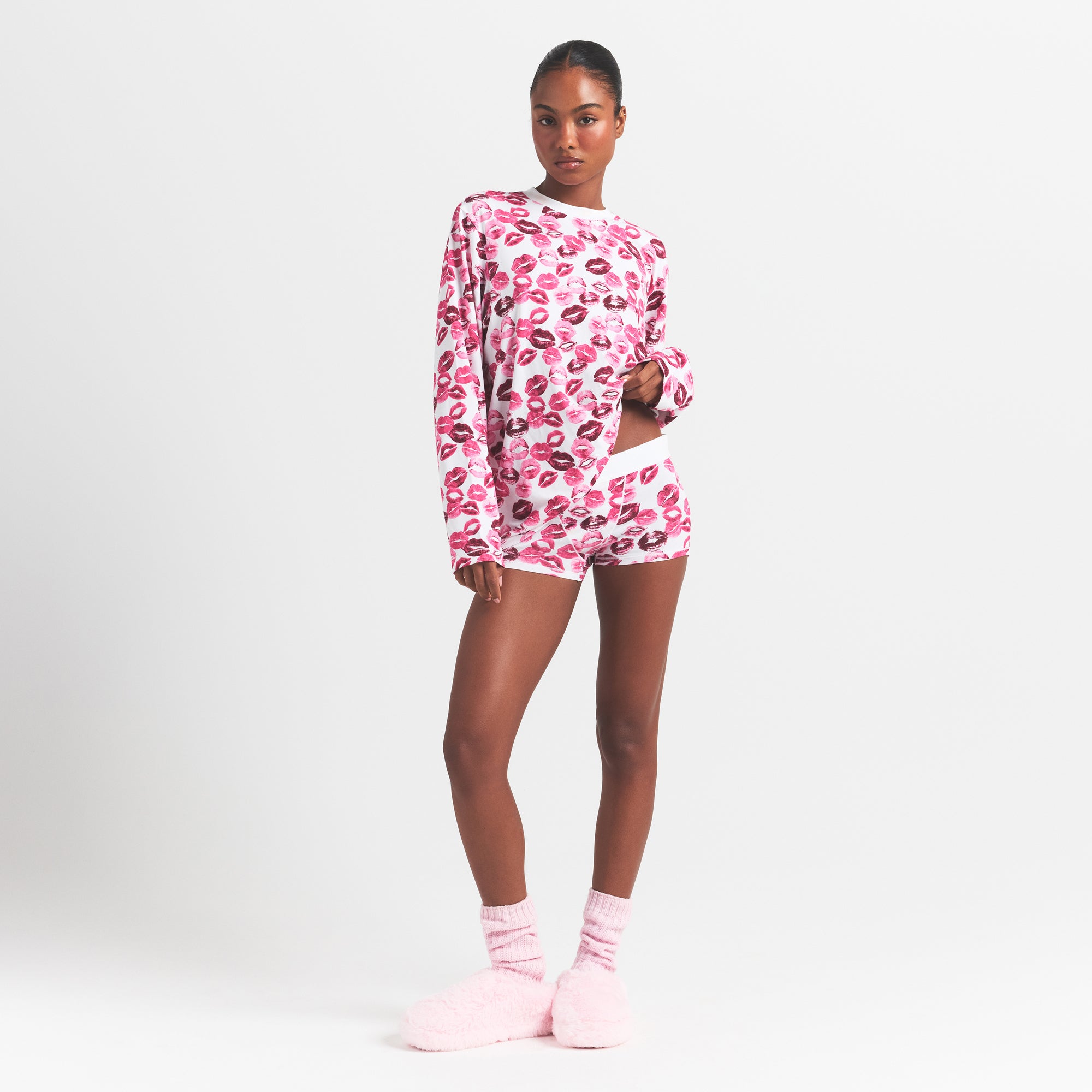 BOYFRIEND LONG SLEEVE T-SHIRT AND SHORT BOXER SET | PINK ALLOVER LIPSTICK ON A MODEL FRONT VIEW @ | FOCUS: 0.0, 1.0, 0.9