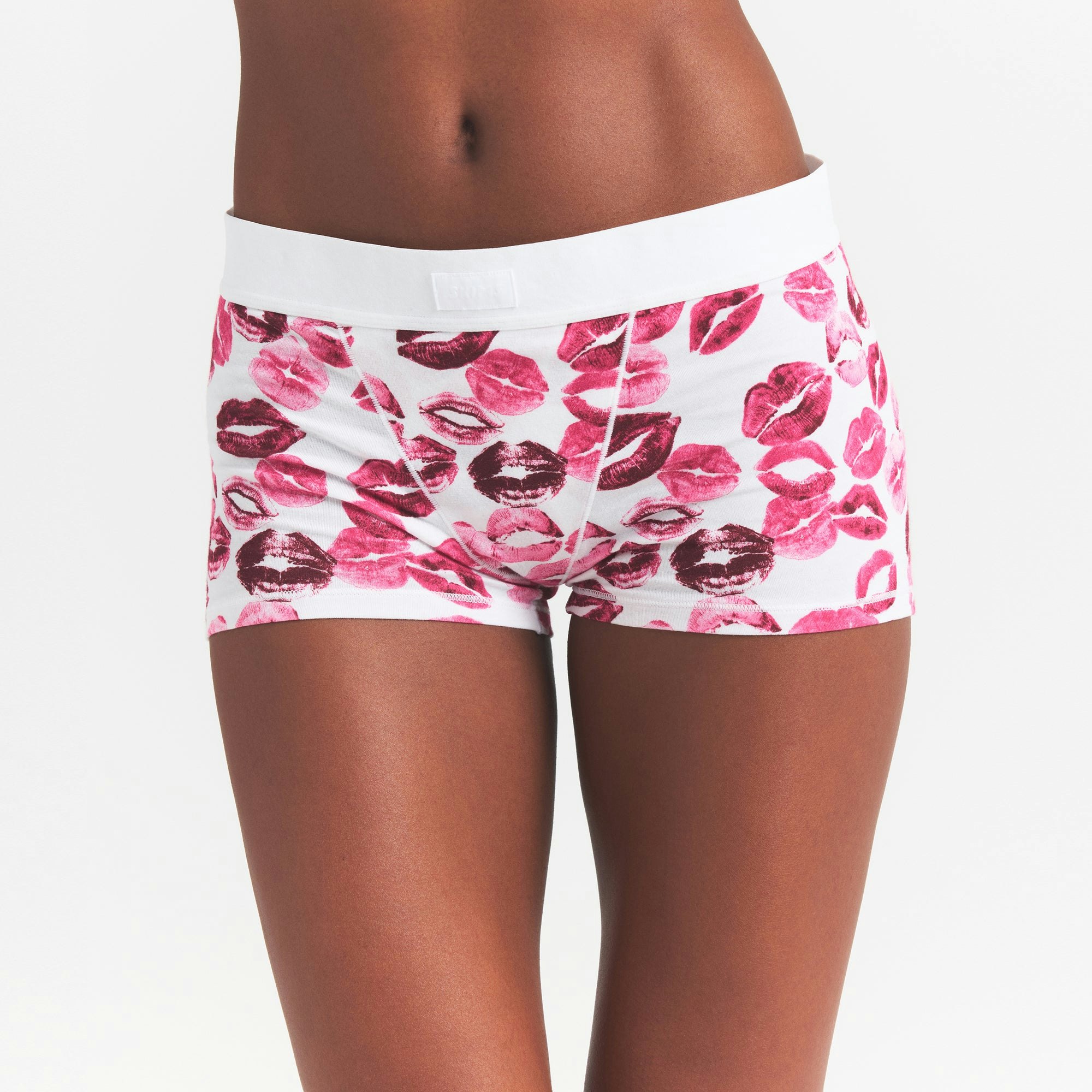 BOYFRIEND LONG SLEEVE T-SHIRT AND SHORT BOXER SET | PINK ALLOVER LIPSTICK ON A MODEL SIDE VIEW @ | FOCUS: 0.0, 1.0, 0.9