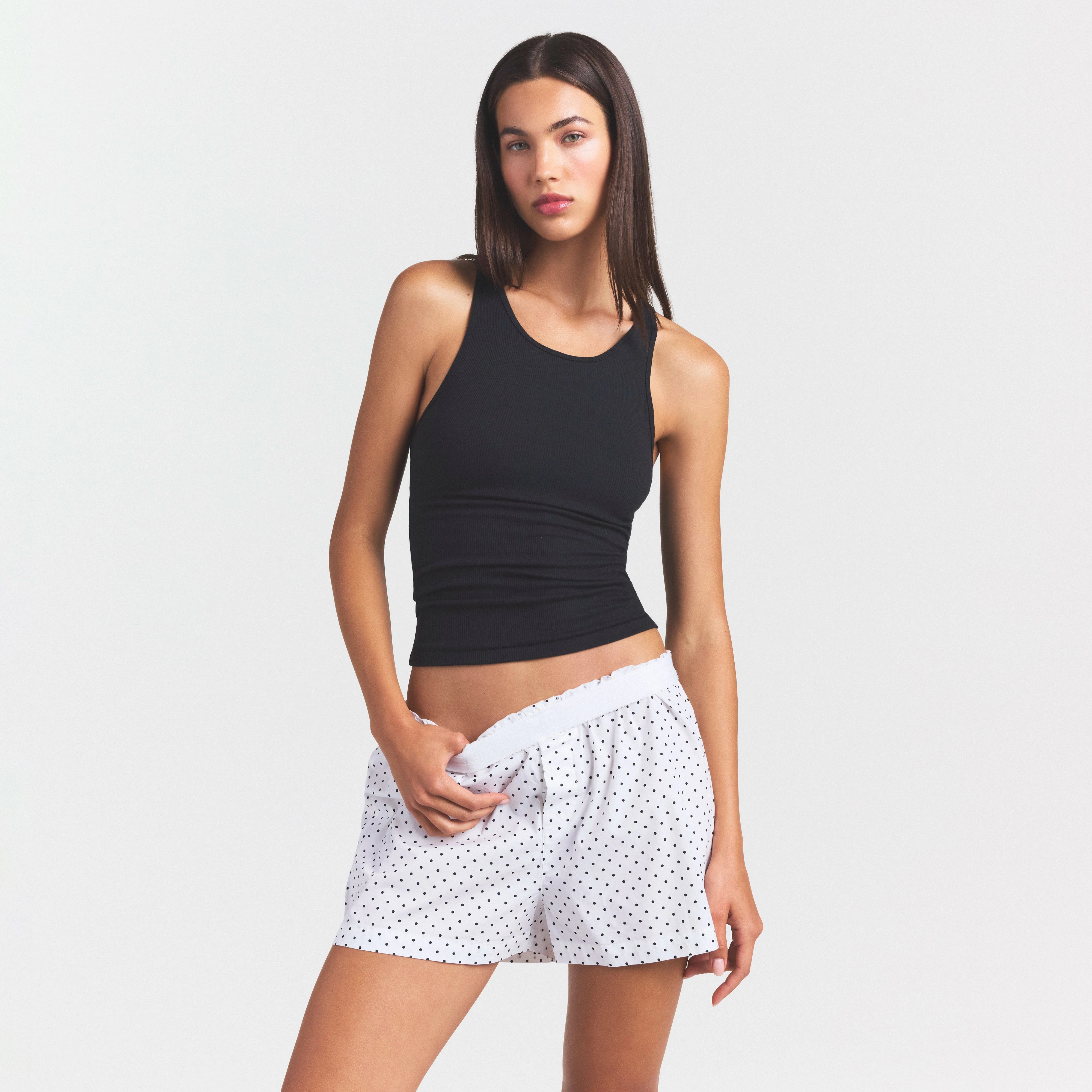 COTTON POPLIN BOXER SLEEP SET | ONYX DOT ON A MODEL SIDE VIEW @ | FOCUS: 0.0, 1.0, 0.9