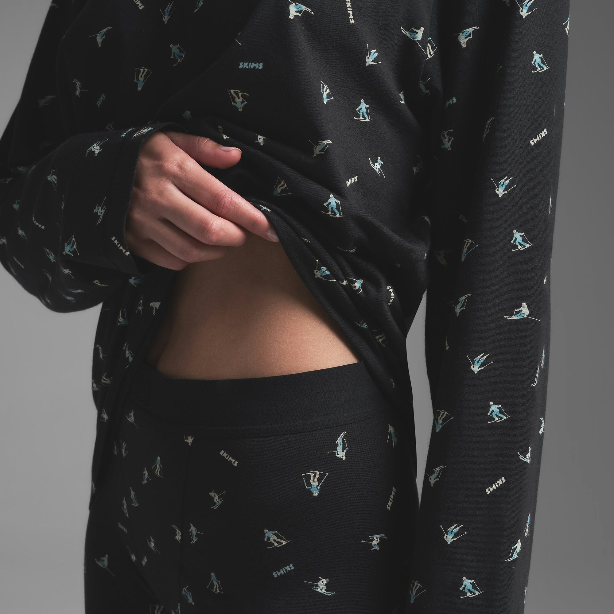 BOYFRIEND LONG SLEEVE T-SHIRT AND BOXER SET | WASHED ONYX SKI PRINT ON A MODEL SIDE VIEW