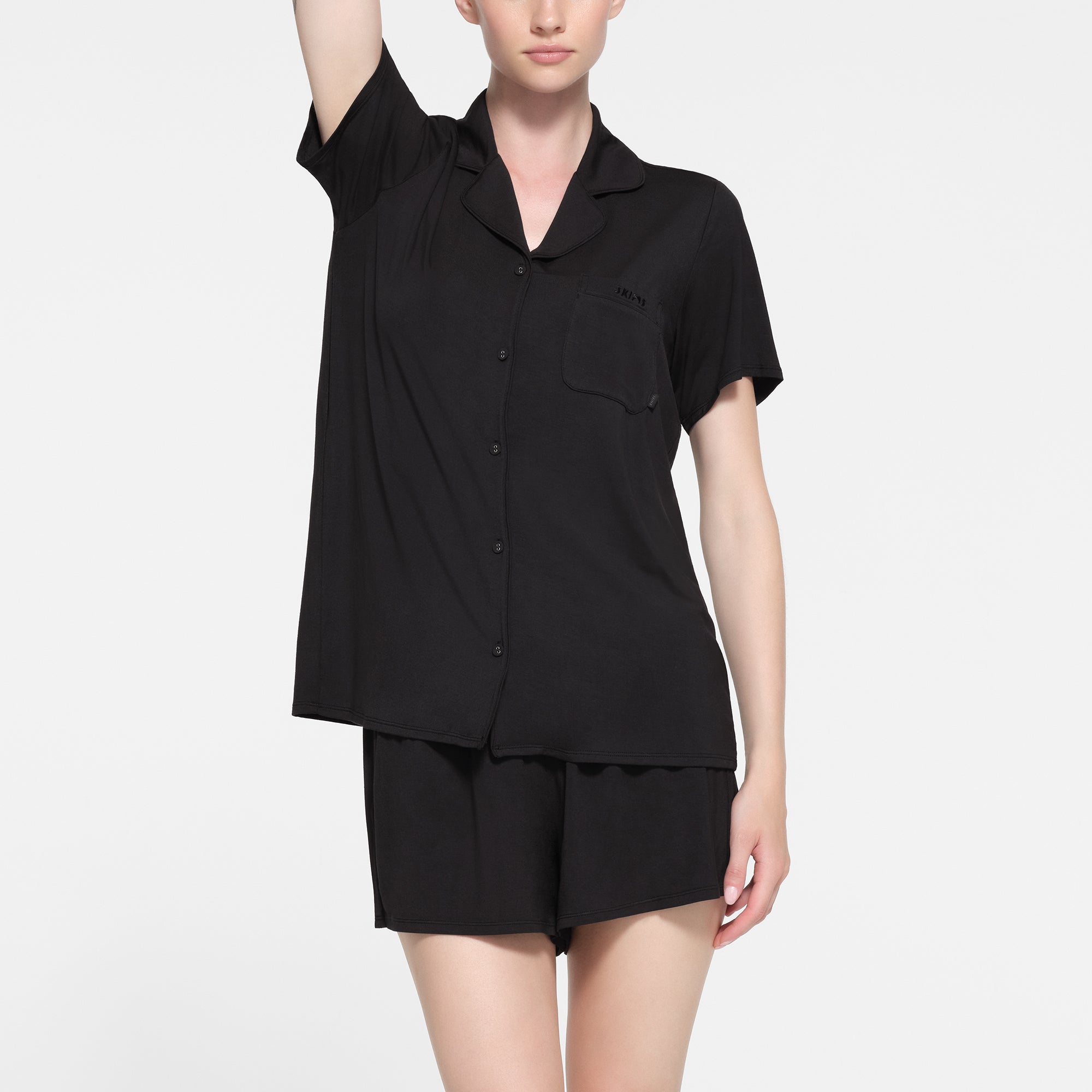 SKIMS SLEEP SHORT SLEEVE BUTTON UP SET | ONYX | XXS