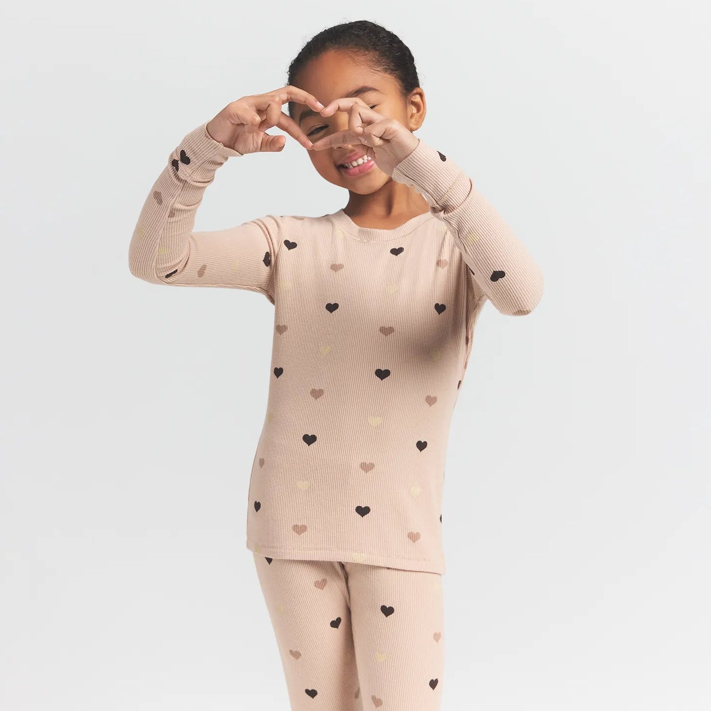 SOFT LOUNGE KIDS SLEEP SET | MICA MINI HEART HALFDROP ON A MODEL FRONT VIEW @ | FOCUS: 0.0, 1.0, 0.9