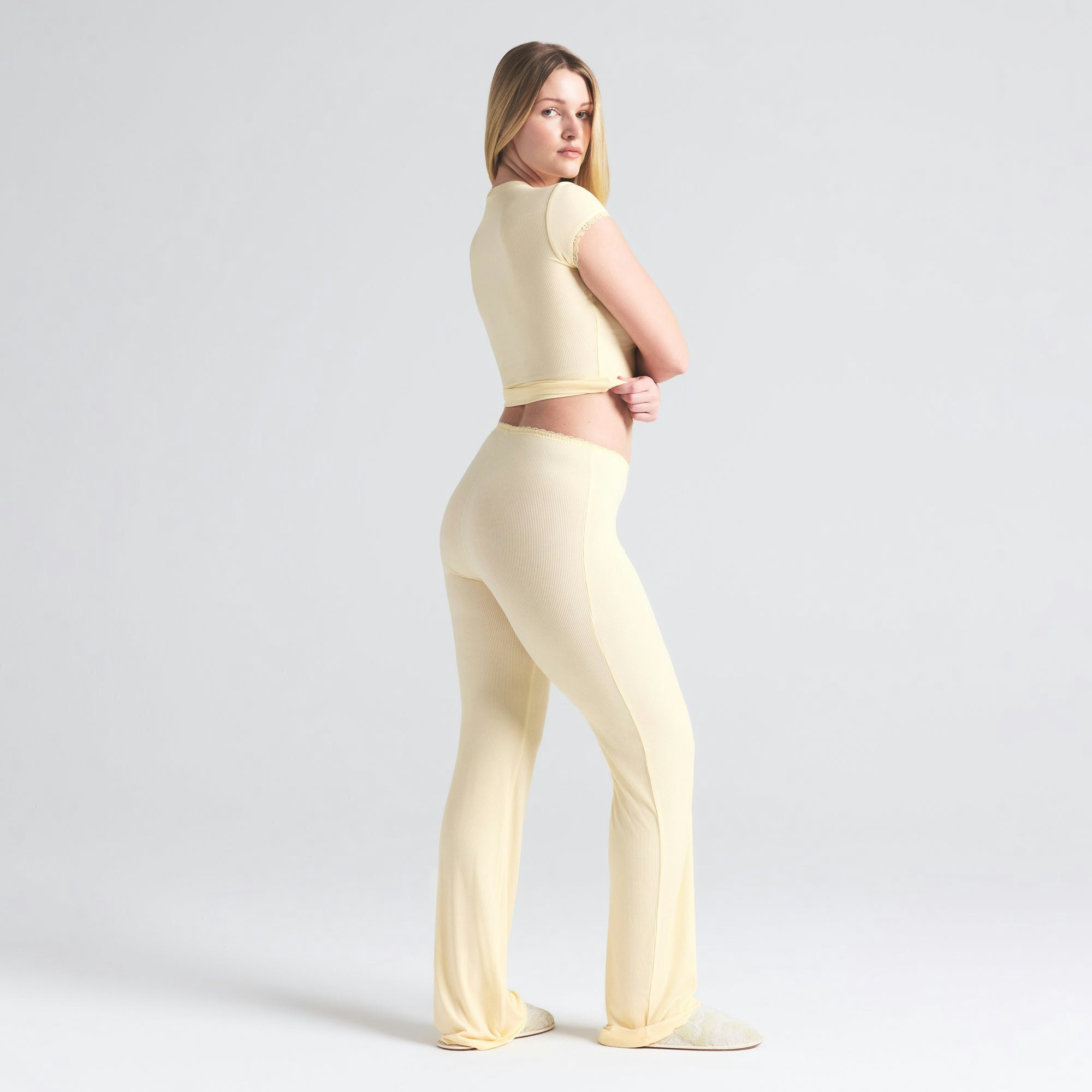 SOFT LOUNGE LACE T-SHIRT | BUTTER ON A MODEL FRONT VIEW | FOCUS: 0.0, 1.0, 0.9