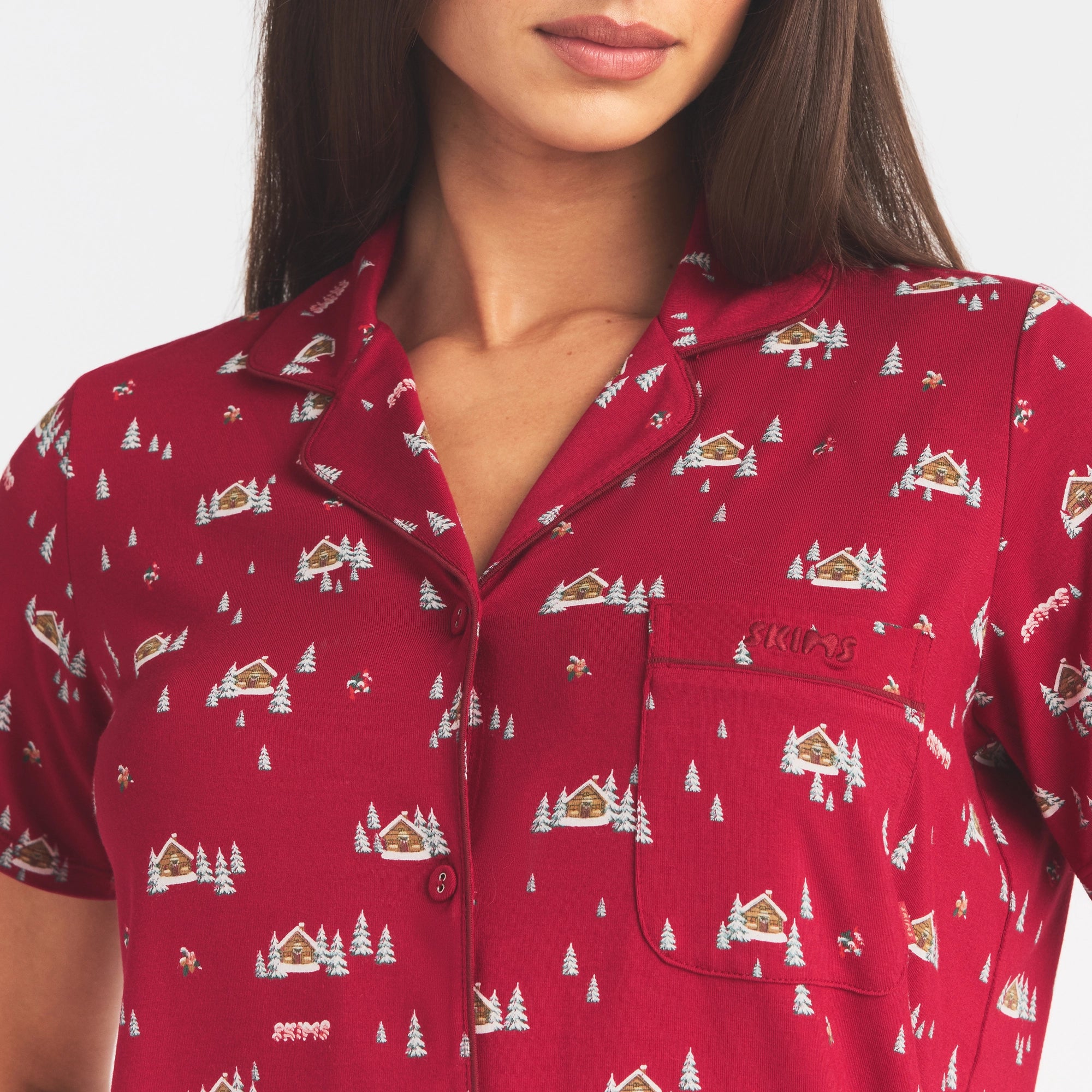 SKIMS SLEEP SHORT SLEEVE BUTTON UP SET | BRICK FROSTY CABIN ON A MODEL SIDE VIEW @ | FOCUS: 0.0, 1.0, 0.9