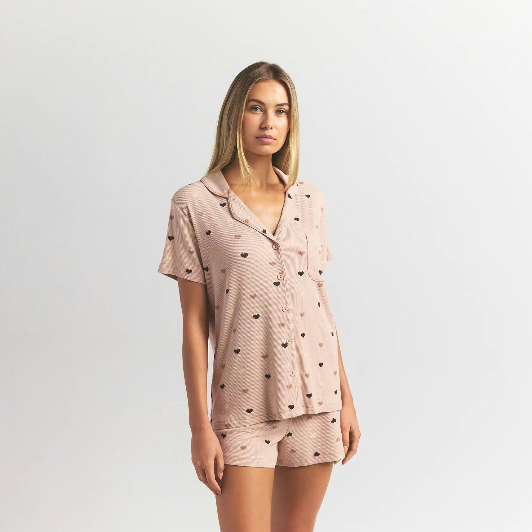 SOFT LOUNGE SHORT SLEEP SET | MICA MINI HEART HALFDROP ON A MODEL FRONT VIEW @ | FOCUS: 0.0, 1.0, 0.9