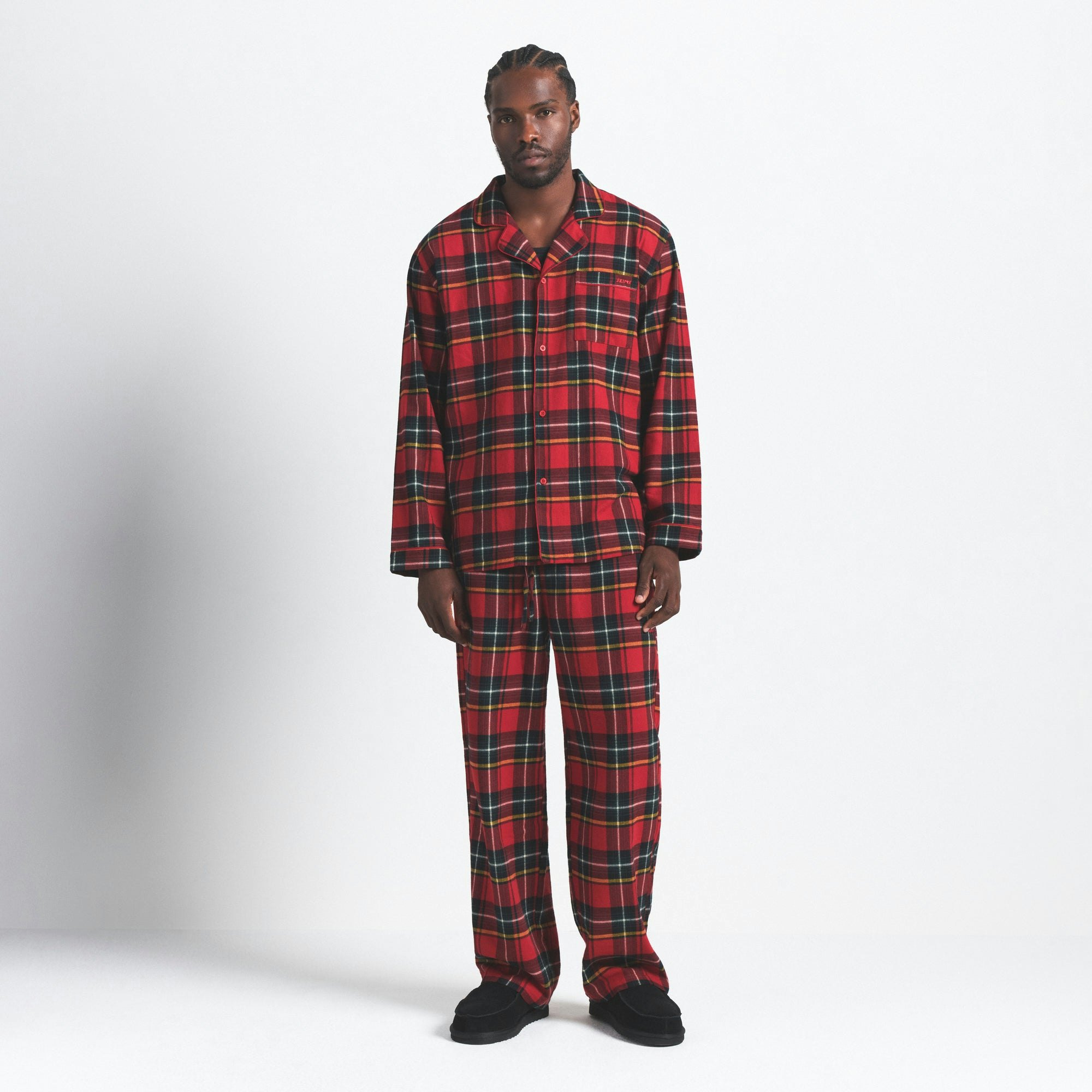 FLANNEL SLEEP MENS SLEEP SET | RED HOLIDAY PLAID ON A MODEL FRONT VIEW @ | FOCUS: 0.0, 1.0, 0.9