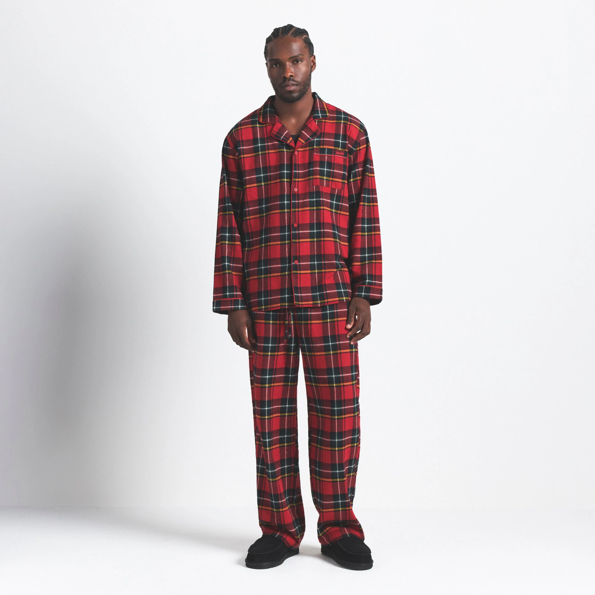 FLANNEL SLEEP MENS SLEEP SET | RED HOLIDAY PLAID ON A MODEL FRONT VIEW @ | FOCUS: 0.0, 1.0, 0.9