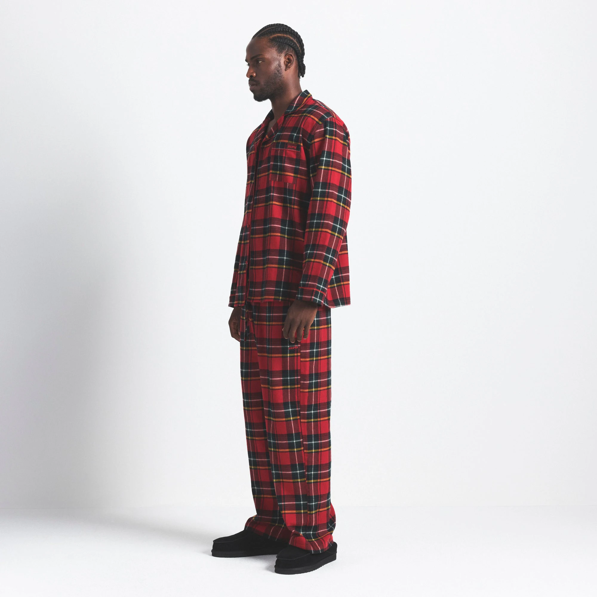 FLANNEL SLEEP MENS SLEEP SET | RED HOLIDAY PLAID ON A MODEL SIDE VIEW @ | FOCUS: 0.0, 1.0, 0.9