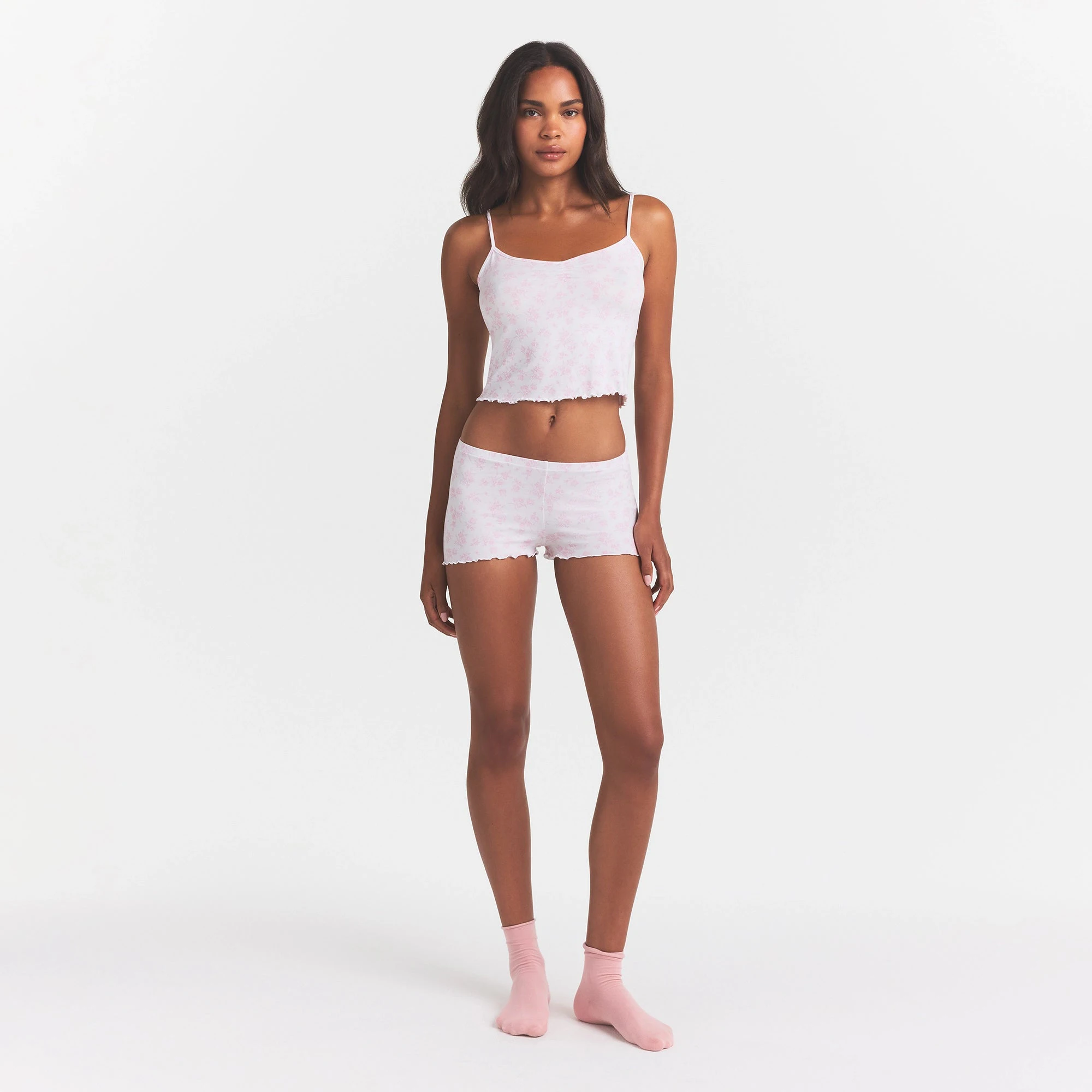 SKIMS SLEEP CAMI SET | SNOW DELICATE FLORAL PRINT ON A MODEL FRONT VIEW @ | FOCUS: 0.0, 1.0, 0.9