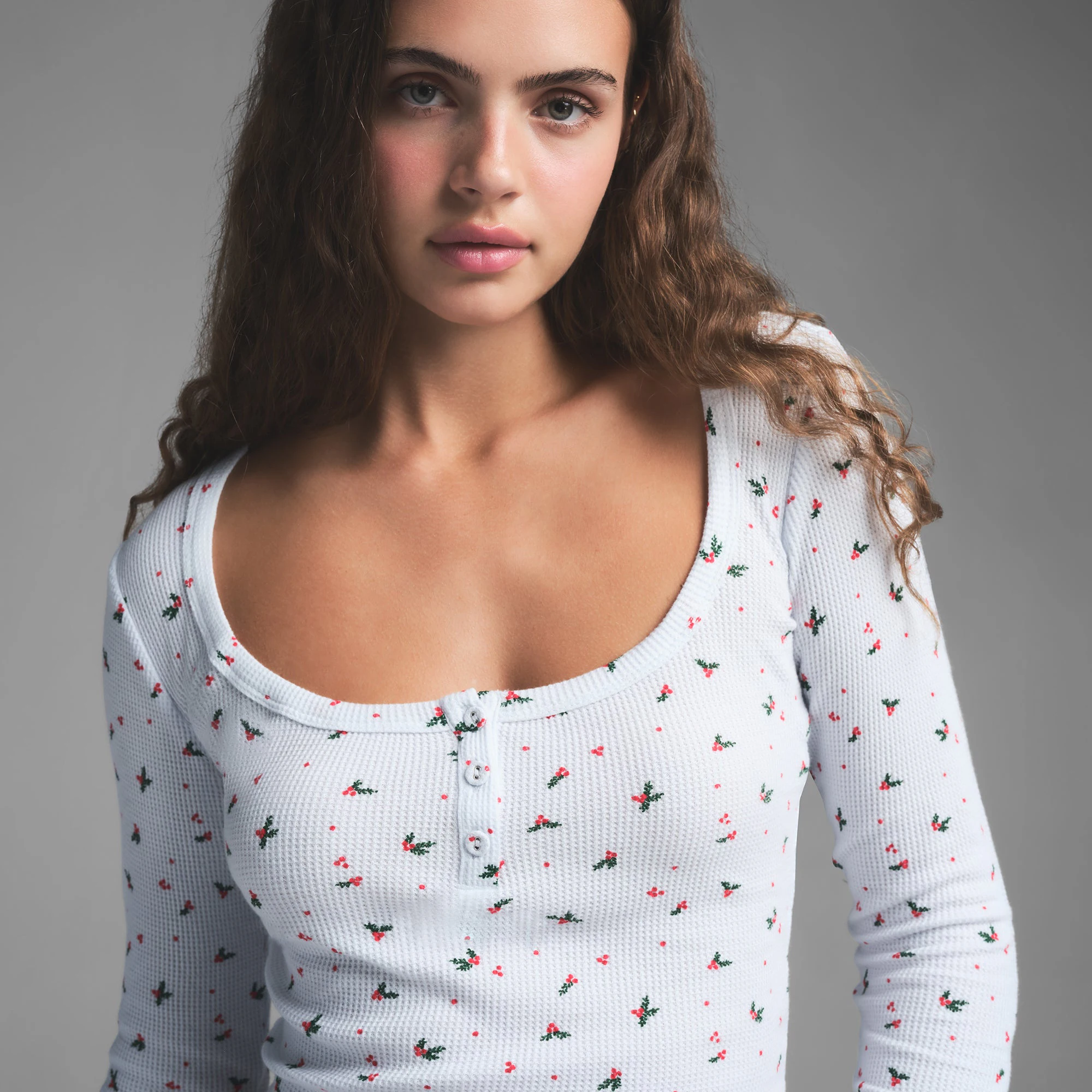 WAFFLE LONG SLEEVE HENLEY AND SHORT SET | CLOUD HOLLY PRINT ON A MODEL SIDE VIEW | FOCUS: 0.0, 1.0, 0.9
