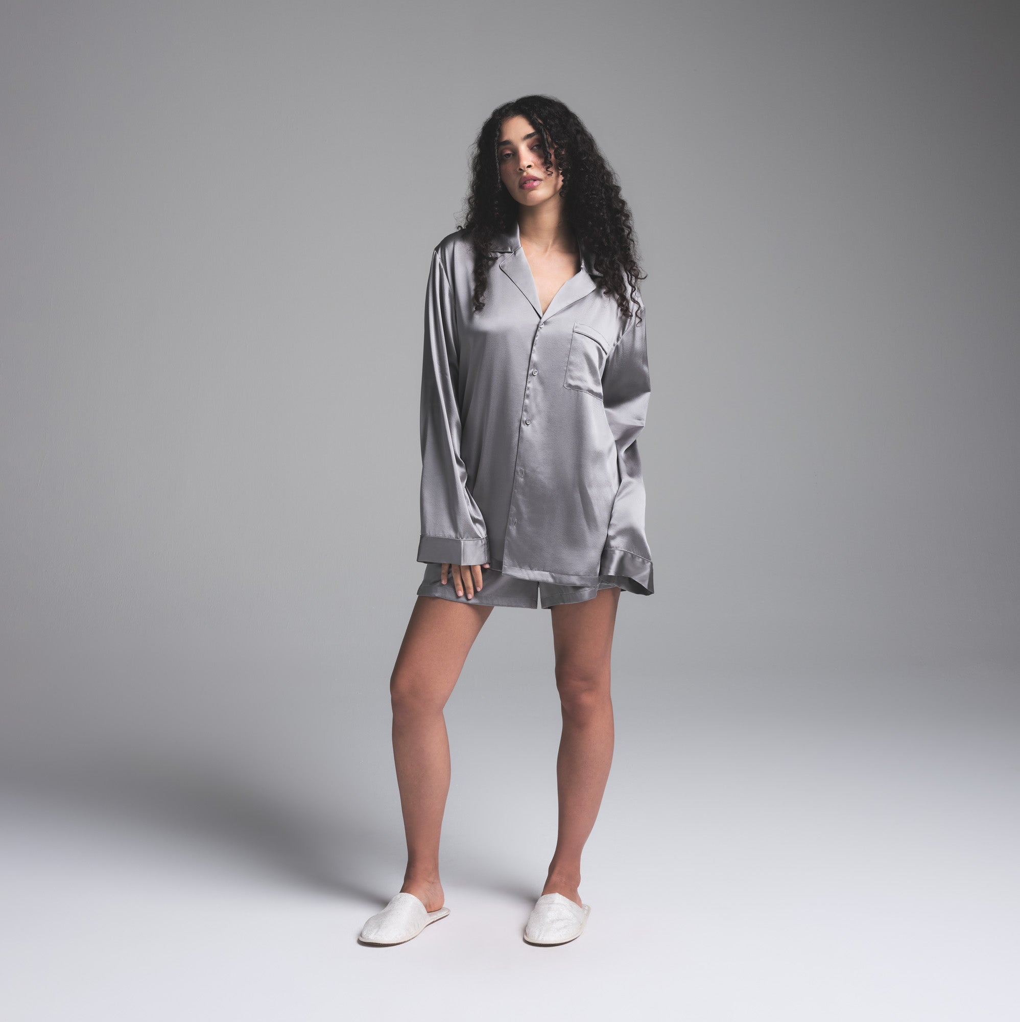 SILK OVERSIZED SLEEP SET | MIRROR ON A MODEL FRONT VIEW | FOCUS: 0.0, 1.0, 0.9