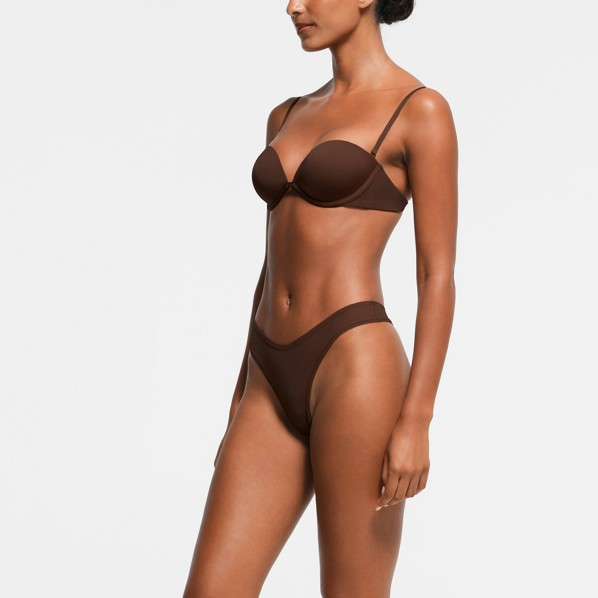 MULTI-WAY BRA | COCOA ON A MODEL SIDE VIEW