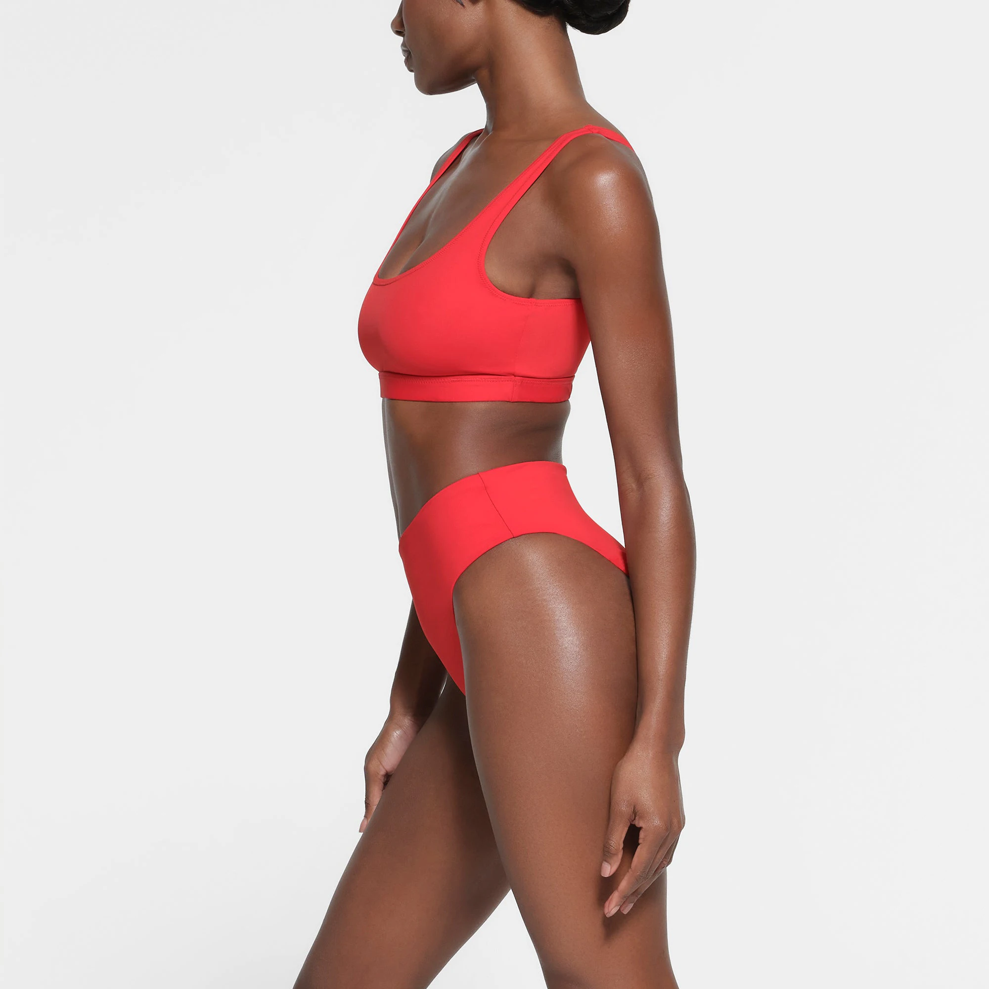 SIGNATURE SWIM TANK BIKINI TOP | RUBY ON A MODEL SIDE VIEW