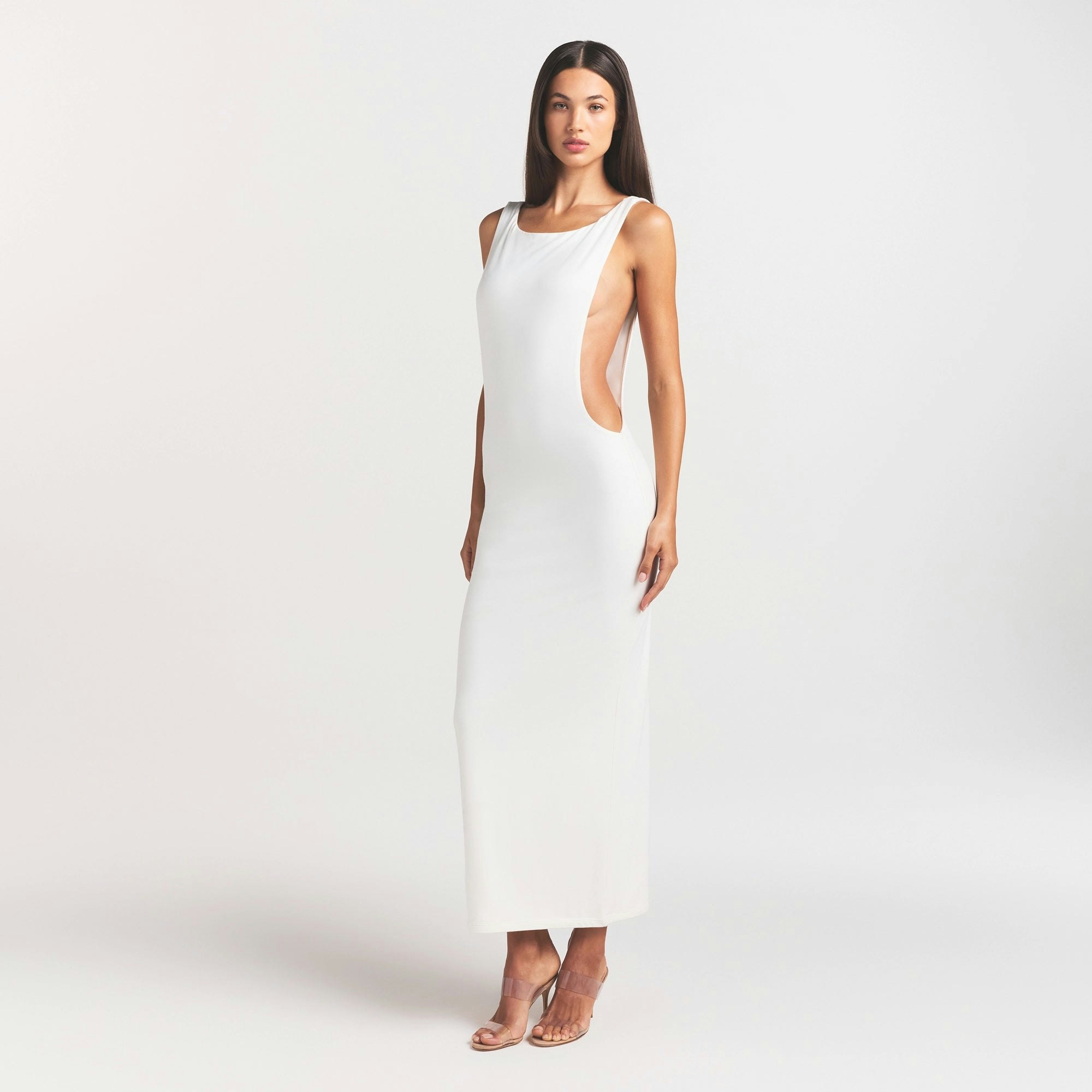 INVISIBLE CLEAR STRAP STRING THONG | CLAY ON A MODEL FRONT VIEW @ | FOCUS: 0.0, 1.0, 0.9