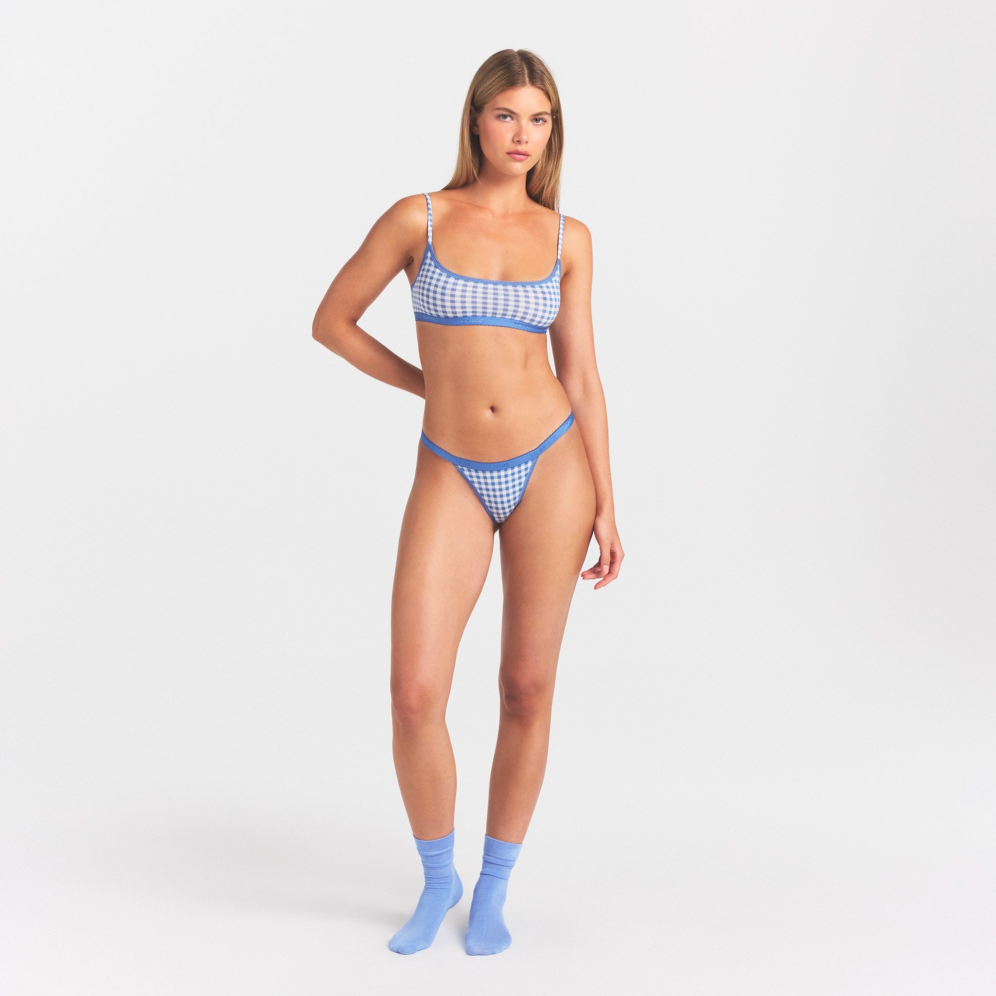 LIGHTWEIGHT COTTON LOGO PICOT THONG | ARCTIC GINGHAM ON A MODEL FRONT VIEW @ | FOCUS: 0.0, 1.0, 0.9