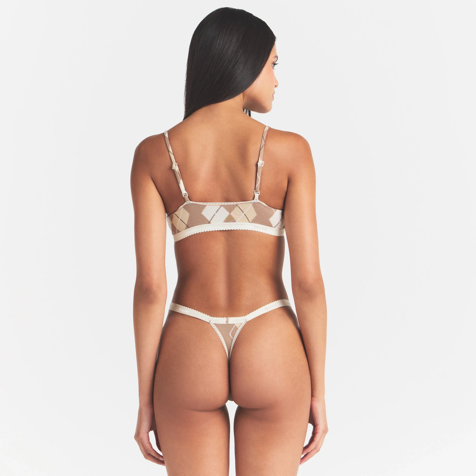 LIGHTWEIGHT COTTON LOGO PICOT THONG | CAFE ARGYLE PRINT ON A MODEL SIDE VIEW @ | FOCUS: 0.0, 1.0, 0.9