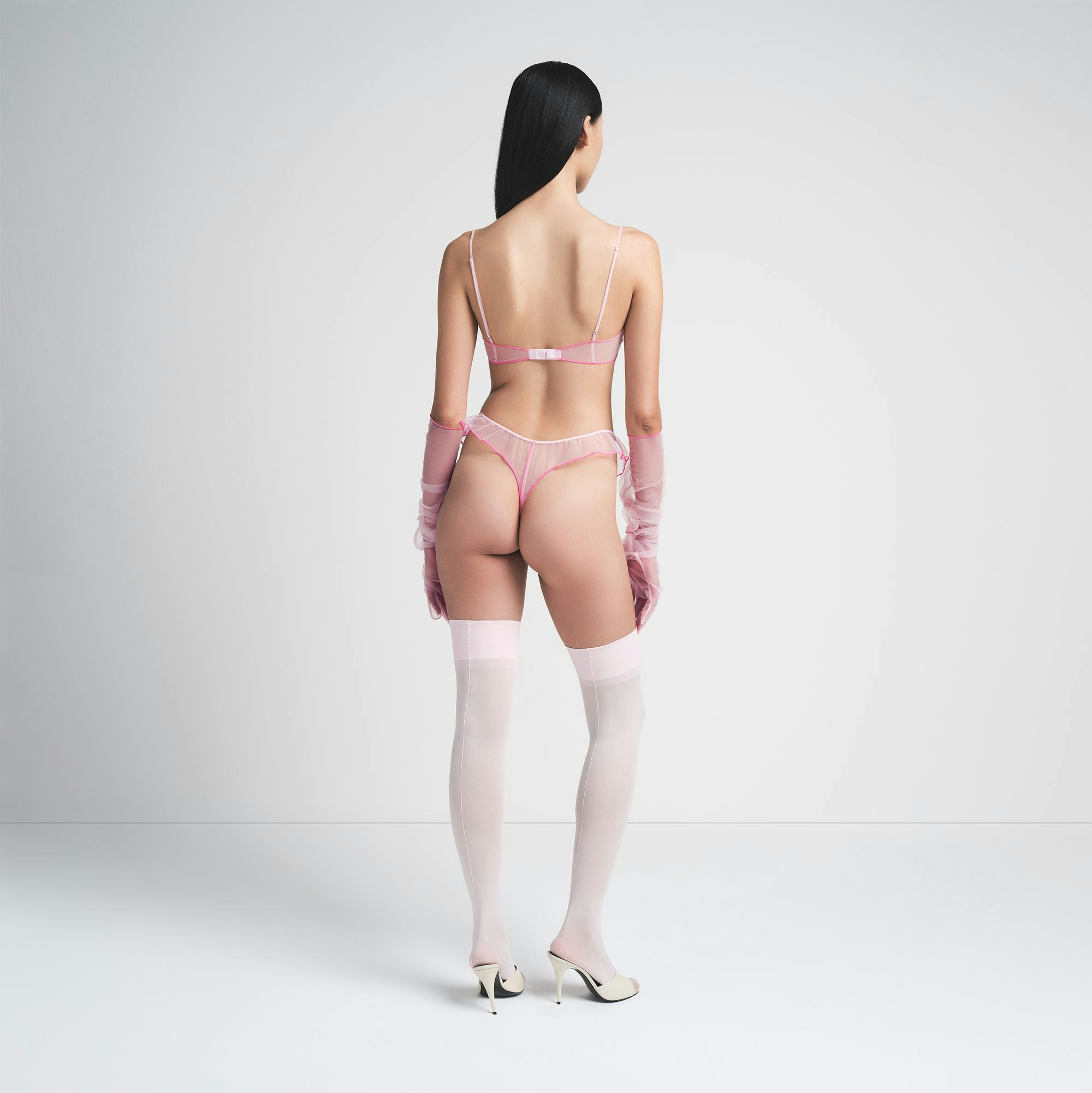 TULLE THONG | CHERRY BLOSSOM CONTRAST ON A MODEL BACK VIEW | FOCUS: 0.0, 1.0, 0.9