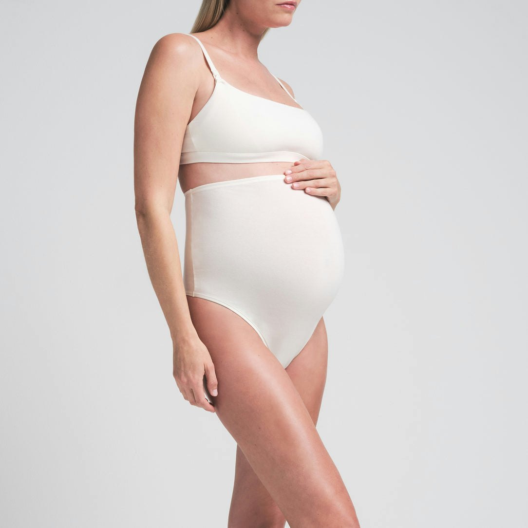 COTTON JERSEY MATERNITY HIGH-WAISTED THONG | MARBLE ON A MODEL FRONTVIEW | FOCUS: 0.0, 1.0, 0.9