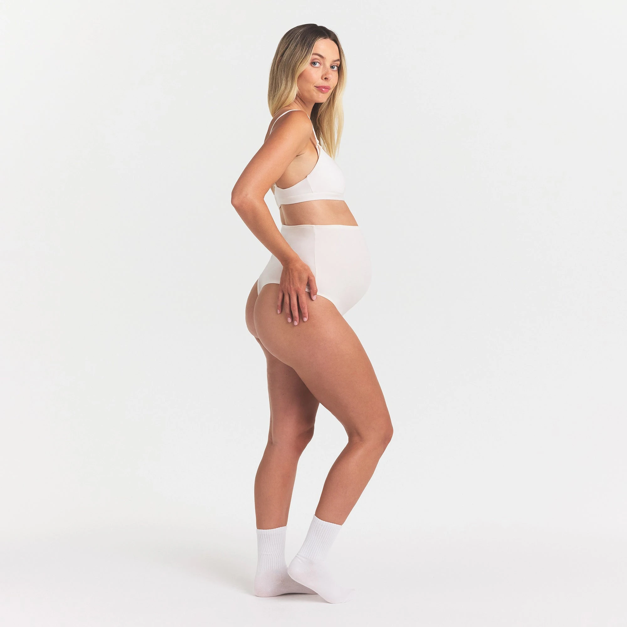 COTTON JERSEY MATERNITY HIGH-WAISTED THONG | MARBLE ON A MODEL SIDE VIEW @ | FOCUS: 0.0, 1.0, 0.9