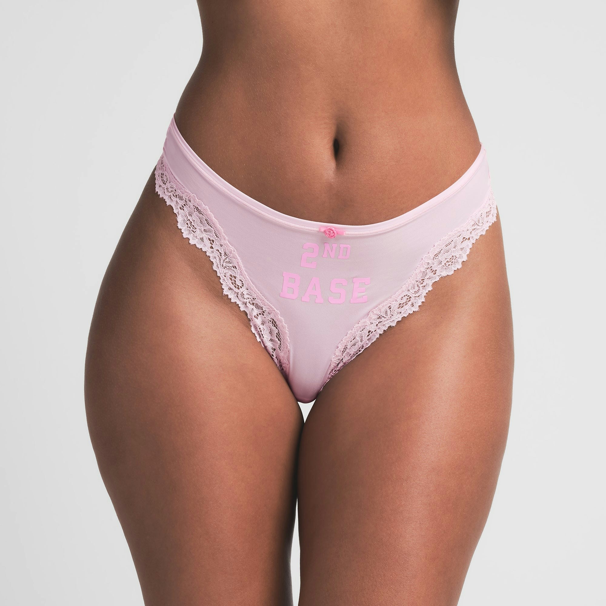 FITS EVERYBODY THONG AND BIKINI 5-PACK | HOME RUN MULTI ON A MODEL FRONT VIEW | FOCUS: 0.0, 1.0, 0.9