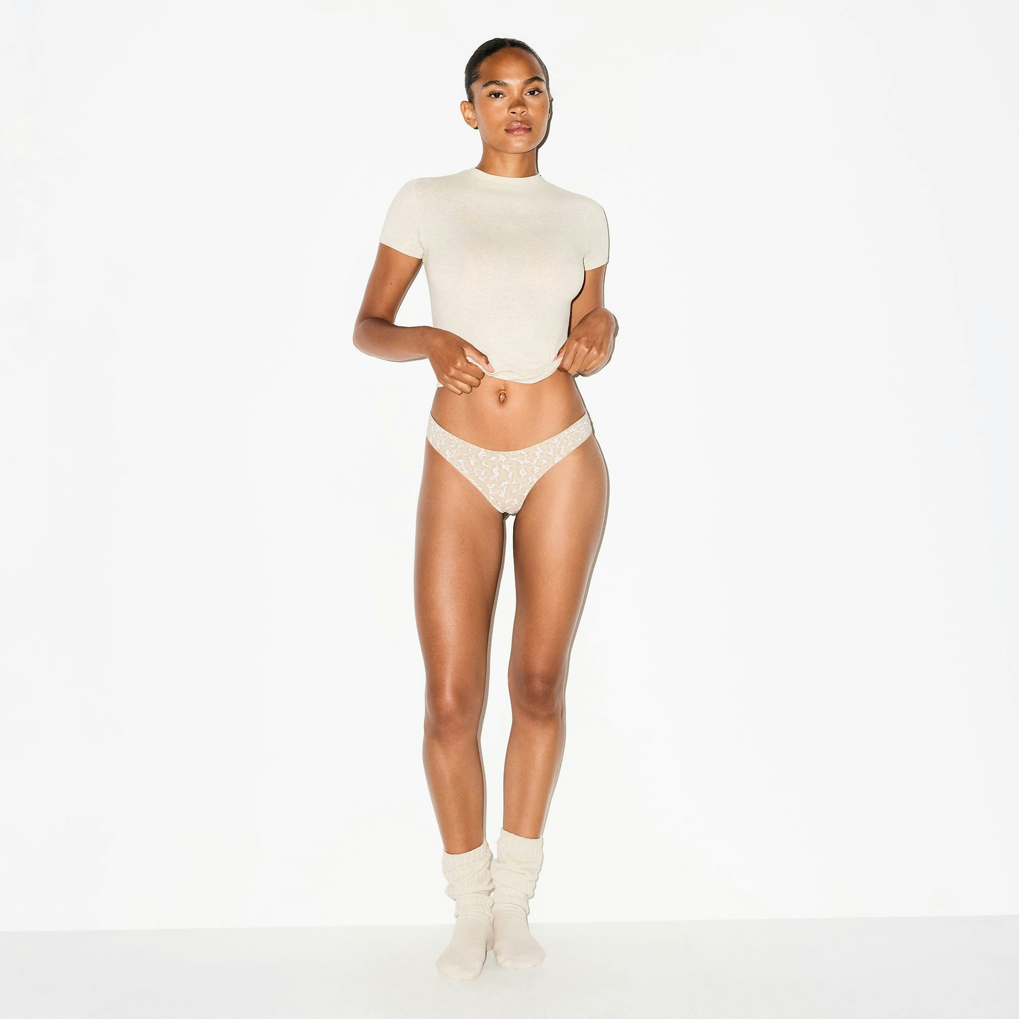 LIGHTWEIGHT COTTON THONG | DELTA LEOPARD ON A MODEL FRONT VIEW @ | FOCUS: 0.0, 1.0, 0.9