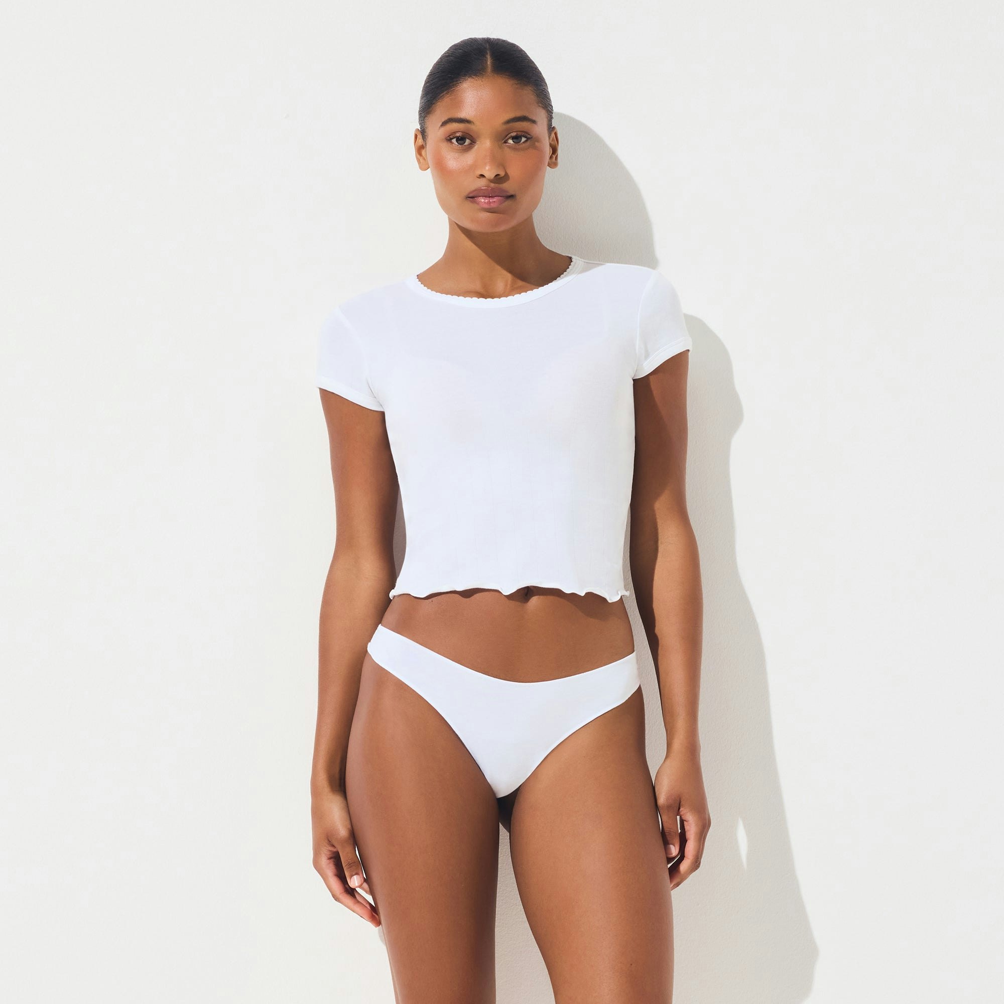 LIGHTWEIGHT COTTON THONG | SNOW ON A MODEL SIDE VIEW @ | FOCUS: 0.0, 1.0, 0.9
