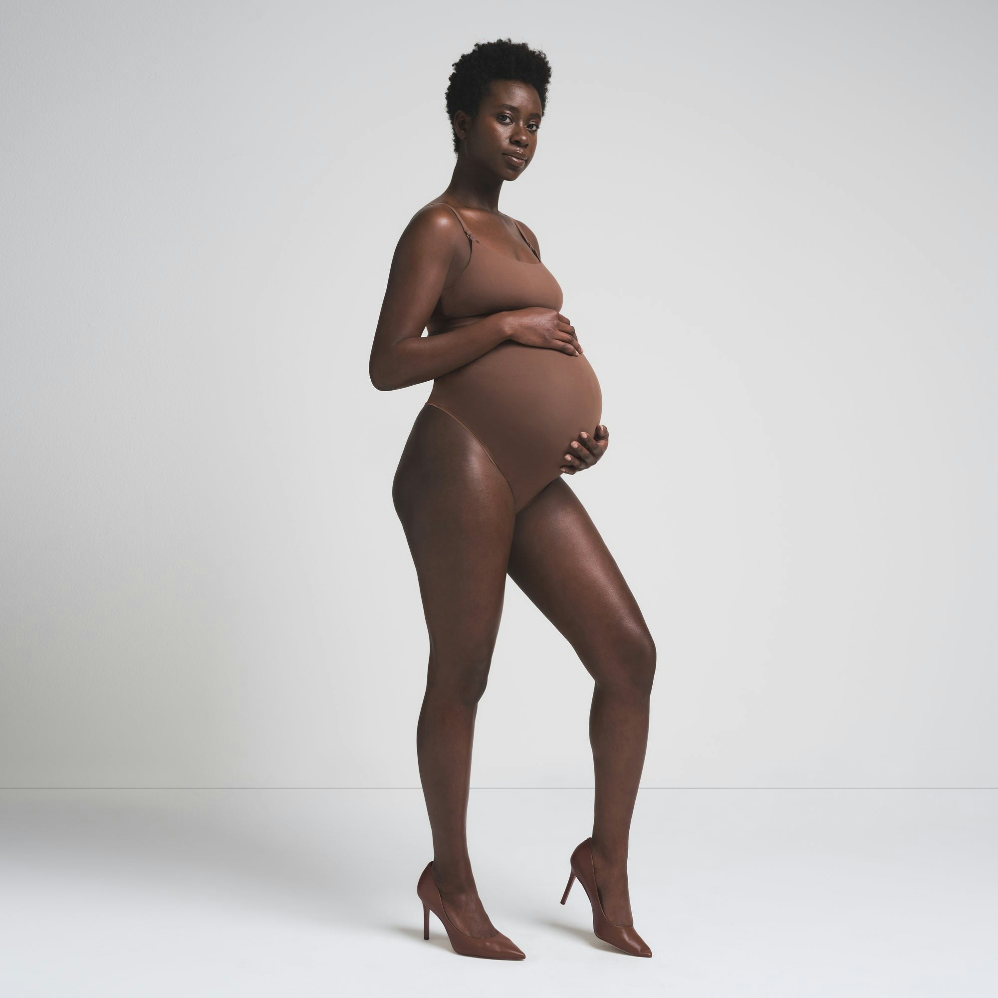 FITS EVERYBODY MATERNITY HIGH-WAISTED THONG | JASPER ON A MODEL FRONT VIEW