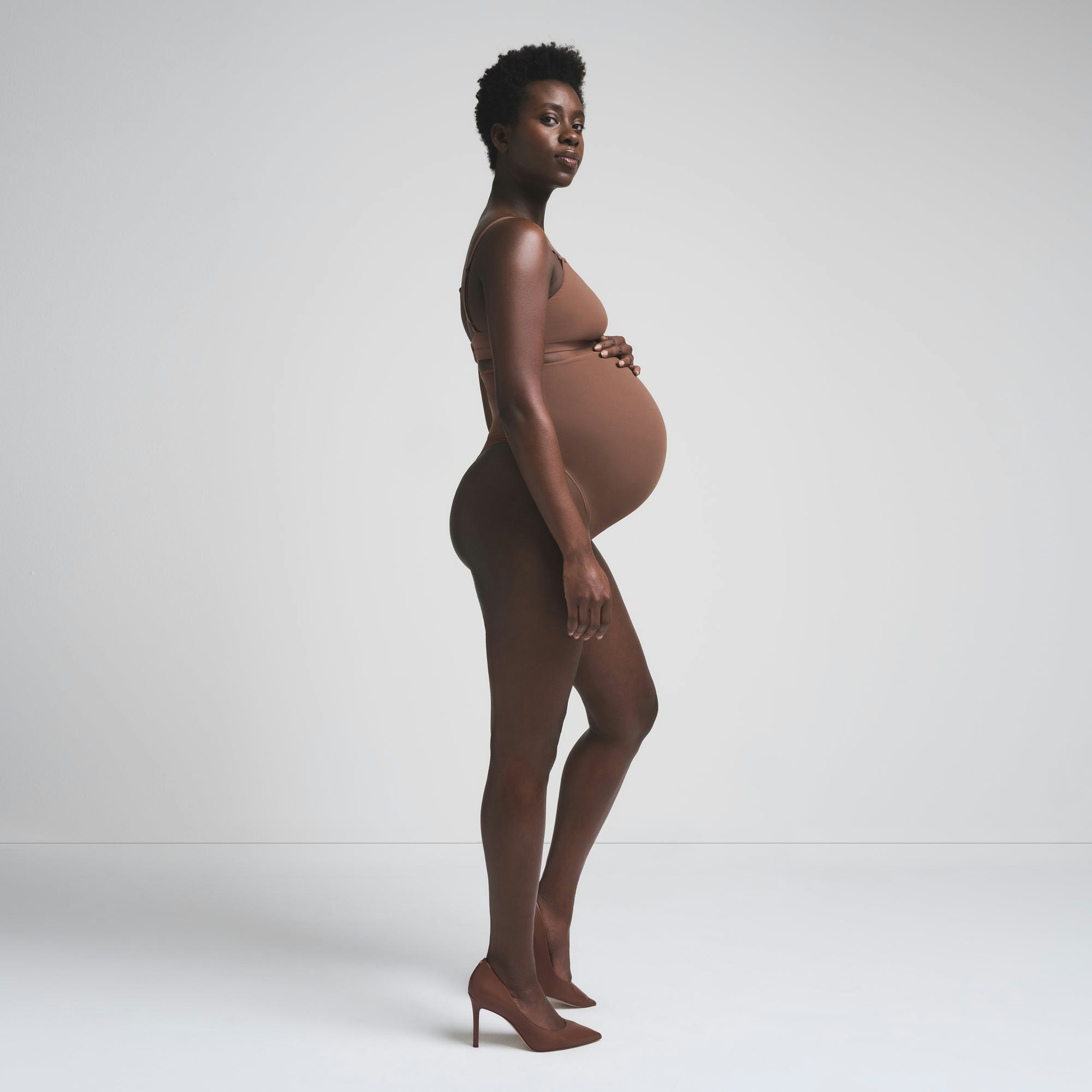 FITS EVERYBODY MATERNITY HIGH-WAISTED THONG | JASPER ON A MODEL FRONT VIEW | FOCUS: 0.0, 1.0, 0.9