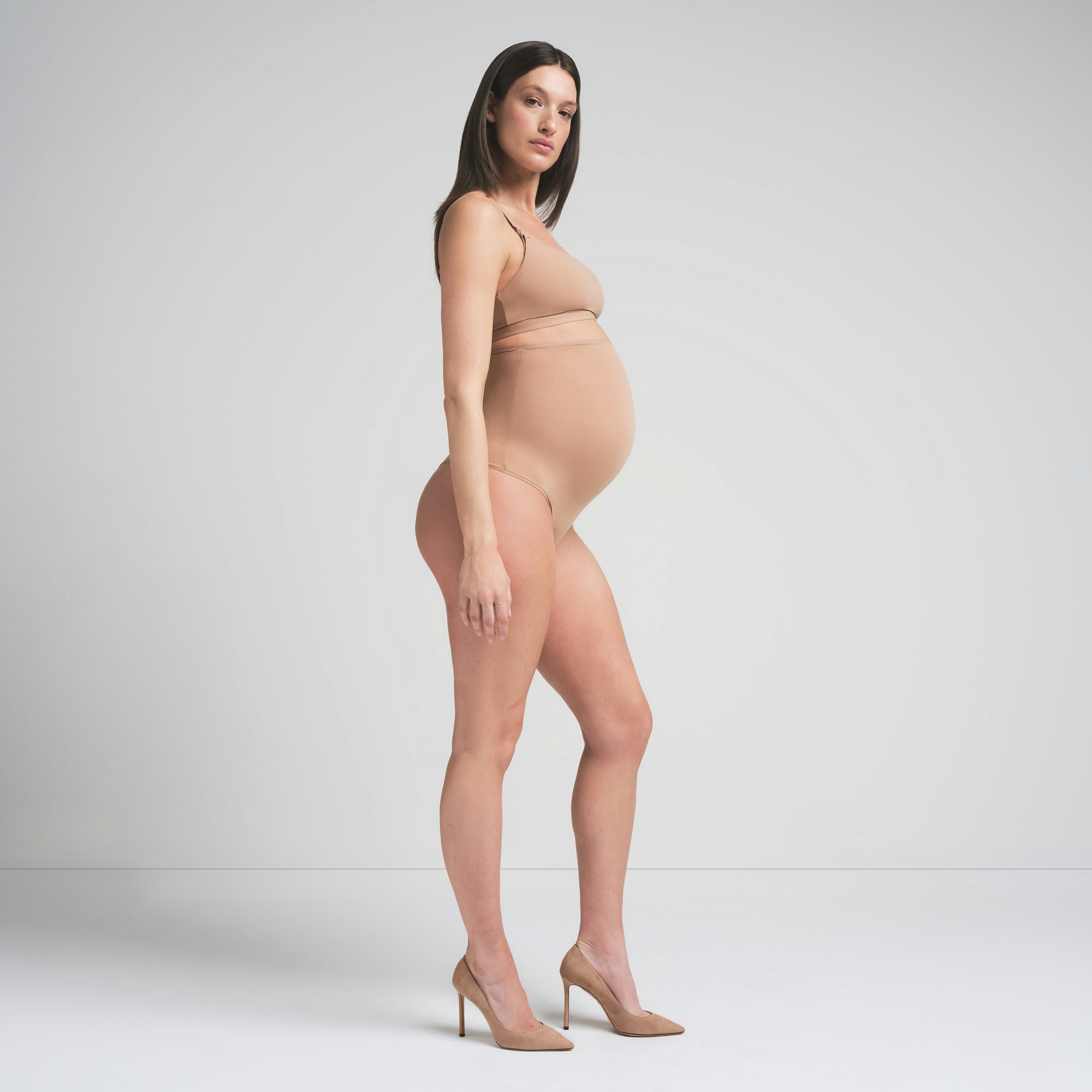 FITS EVERYBODY MATERNITY HIGH-WAISTED THONG | SIENNA ON A MODEL FRONT VIEW | FOCUS: 0.0, 1.0, 0.9
