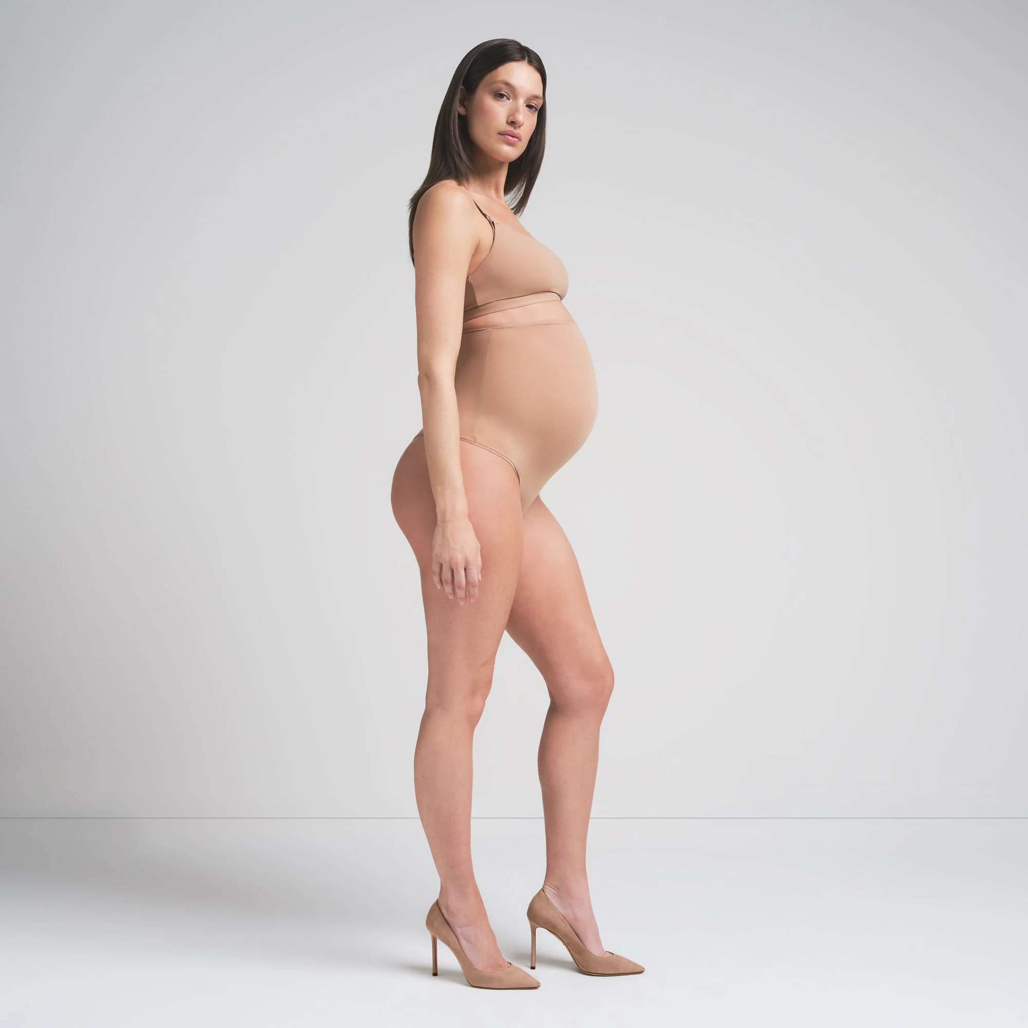 FITS EVERYBODY MATERNITY HIGH-WAISTED THONG | SIENNA ON A MODEL FRONT VIEW | FOCUS: 0.0, 1.0, 0.9