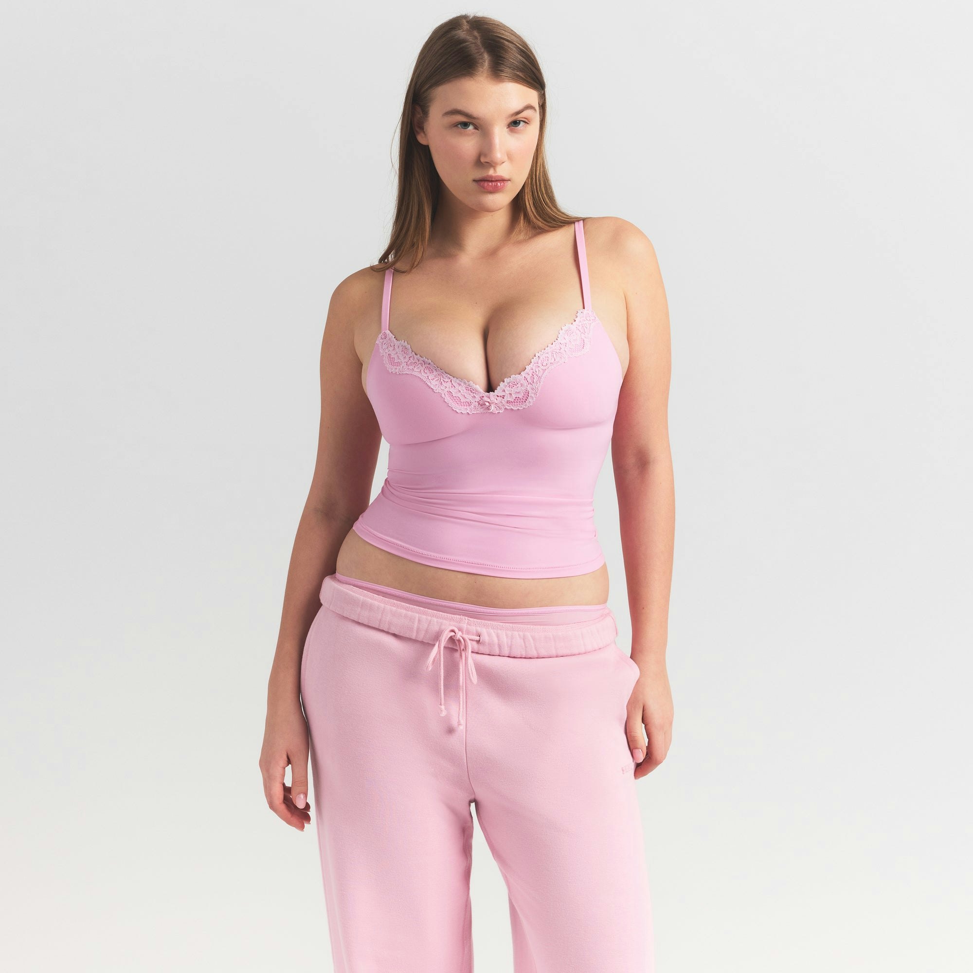 FITS EVERYBODY LACE PUSH-UP CAMI | BUBBLE GUM TONAL ON A MODEL SIDE VIEW @ | FOCUS: 0.0, 1.0, 0.9