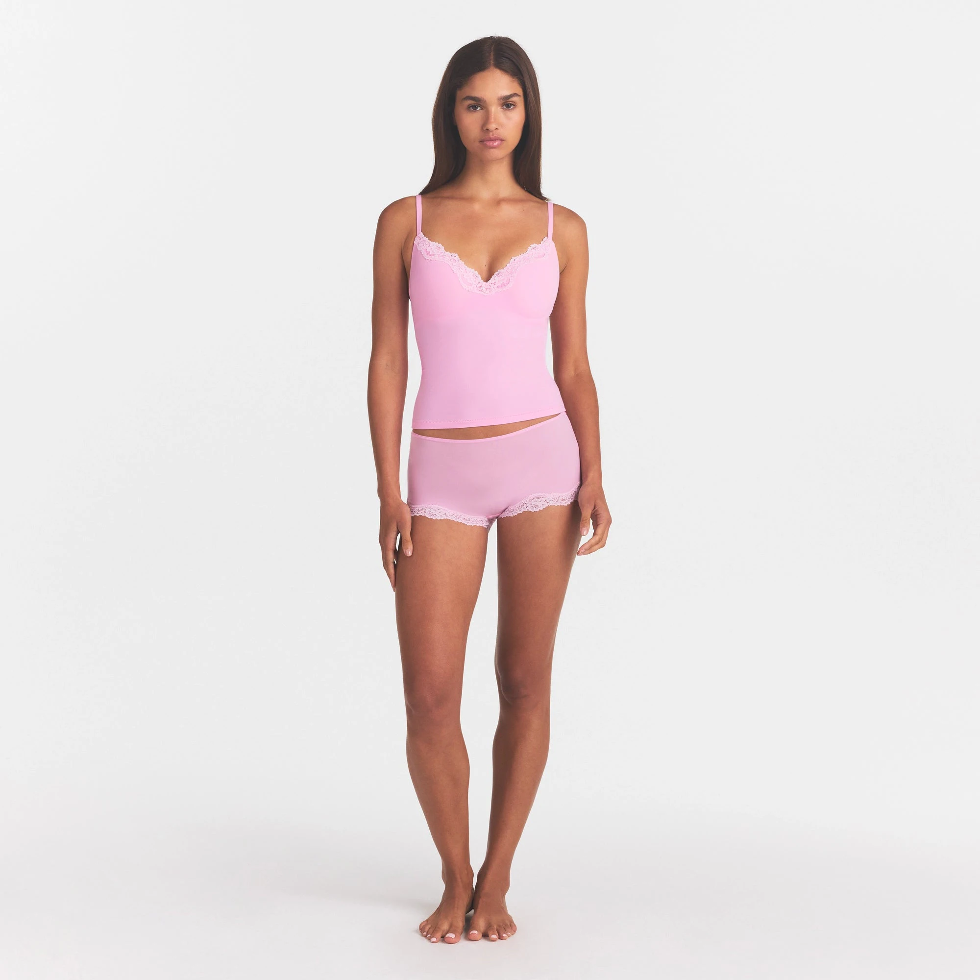FITS EVERYBODY LACE PUSH-UP CAMI | BUBBLE GUM TONAL ON A MODEL FRONT VIEW @ | FOCUS: 0.0, 1.0, 0.9