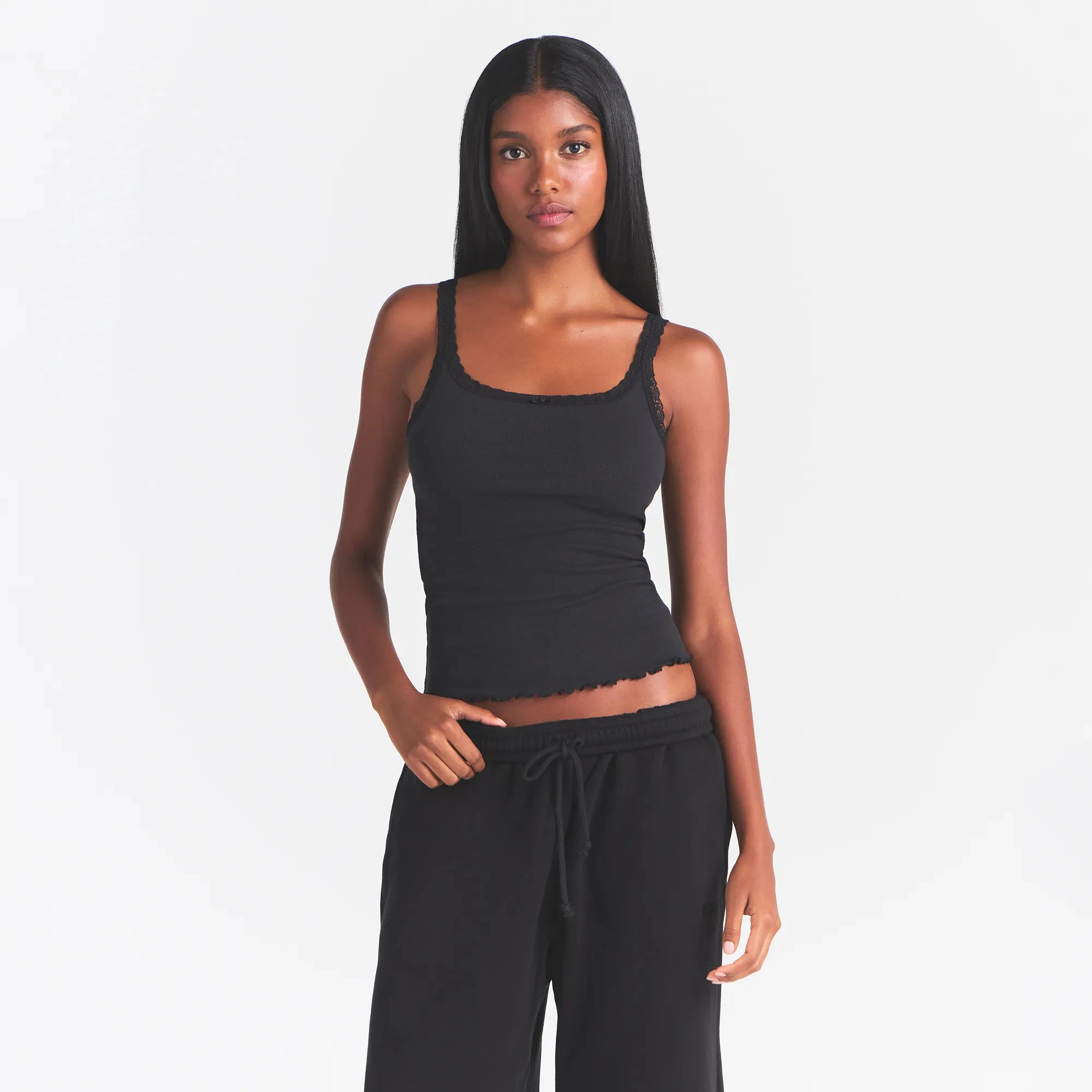 LOGO POINTELLE CAMI | ONYX & LAYS FLAT ON A WHITE BACKGROUND | FLT