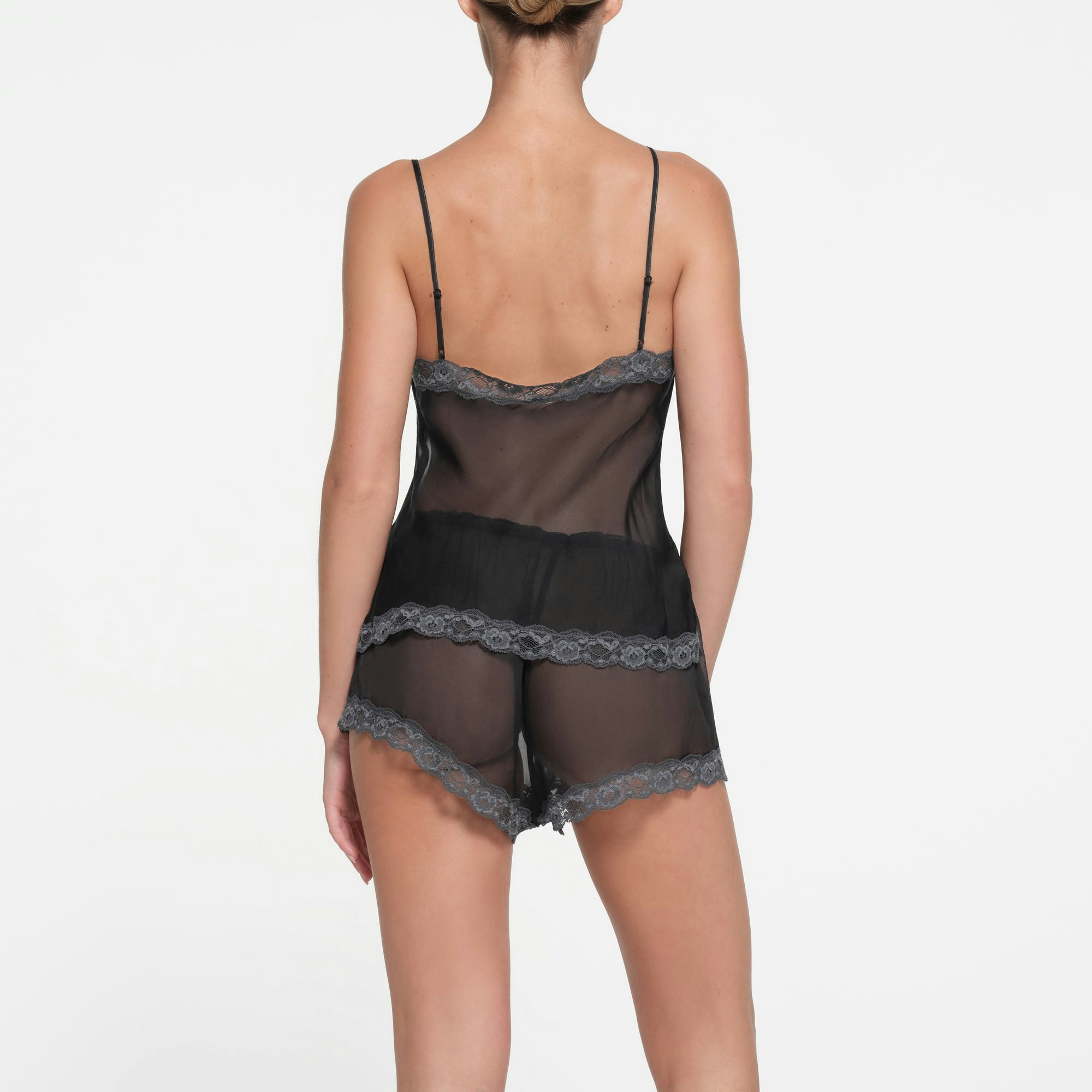 SKIMS ROMANCE LACE SHORT | ONYX