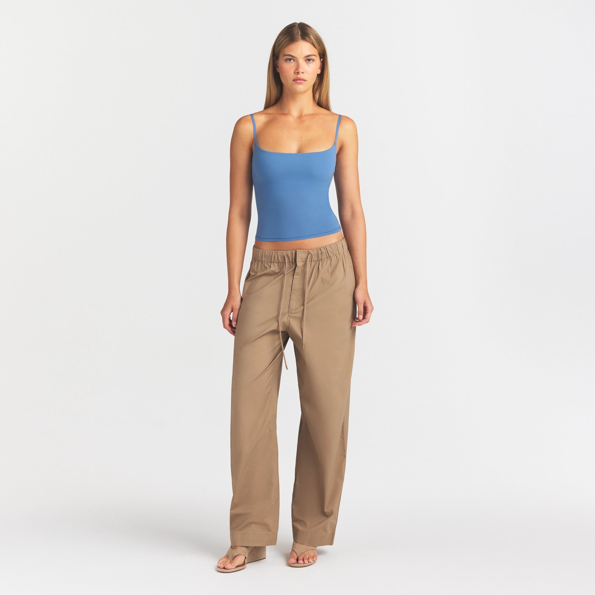 FITS EVERYBODY CAMI | ARCTIC ON A MODEL SIDE VIEW @ | FOCUS: 0.0, 1.0, 0.9