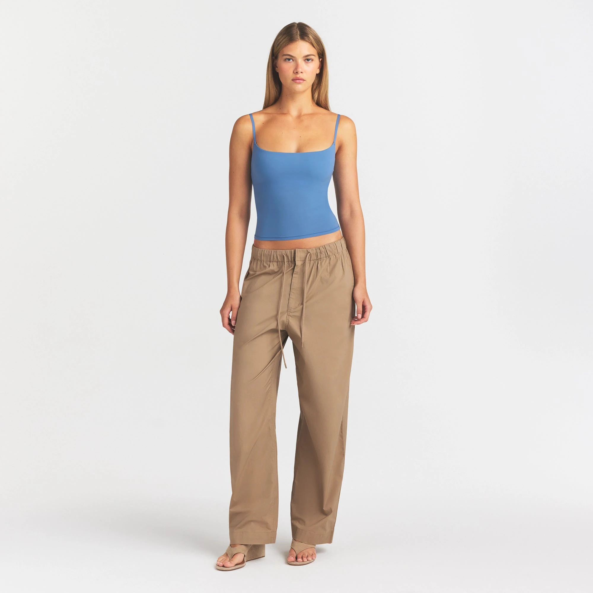 FITS EVERYBODY CAMI | ARCTIC ON A MODEL SIDE VIEW @ | FOCUS: 0.0, 1.0, 0.9