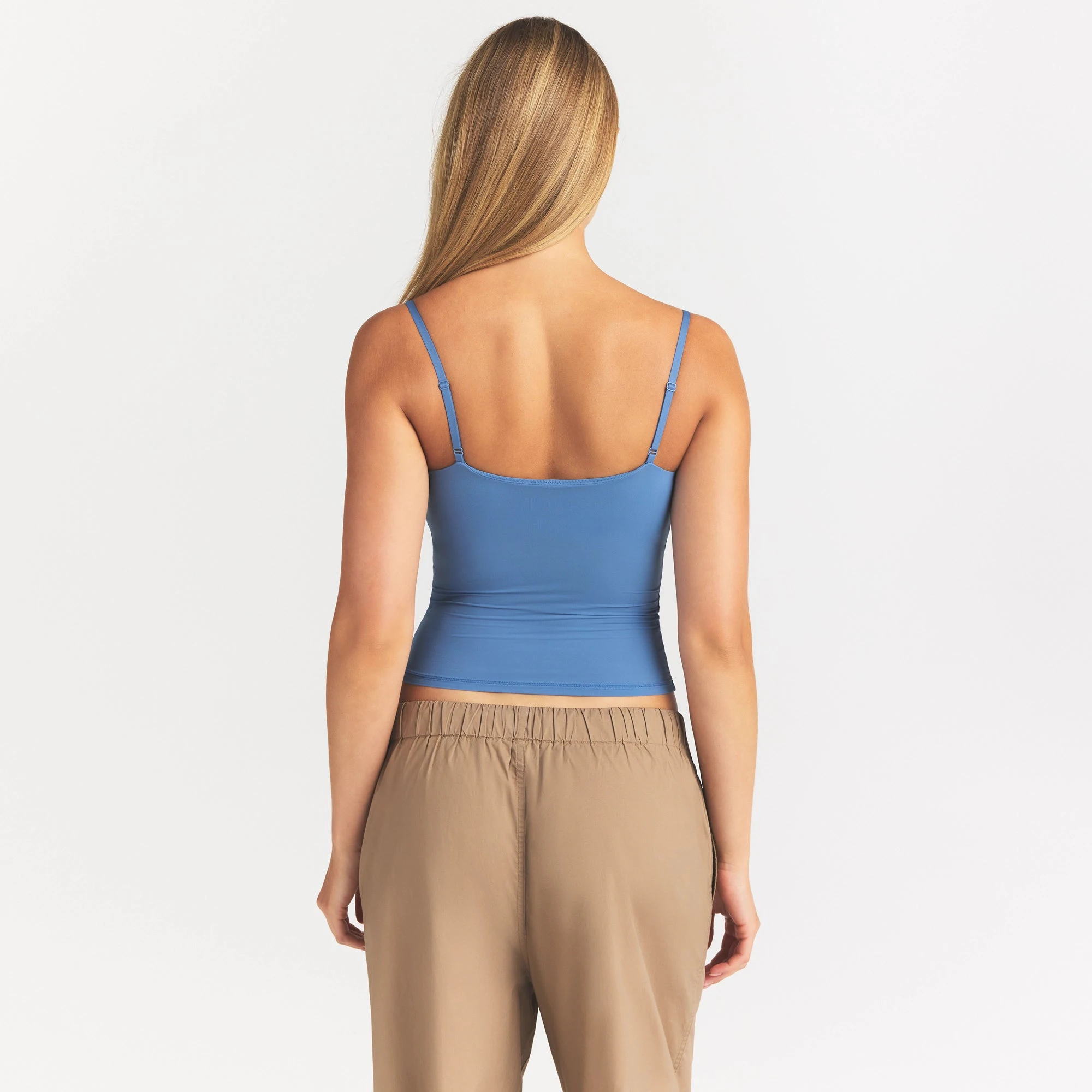 FITS EVERYBODY CAMI | ARCTIC ON A MODEL SIDE VIEW @ | FOCUS: 0.0, 1.0, 0.9