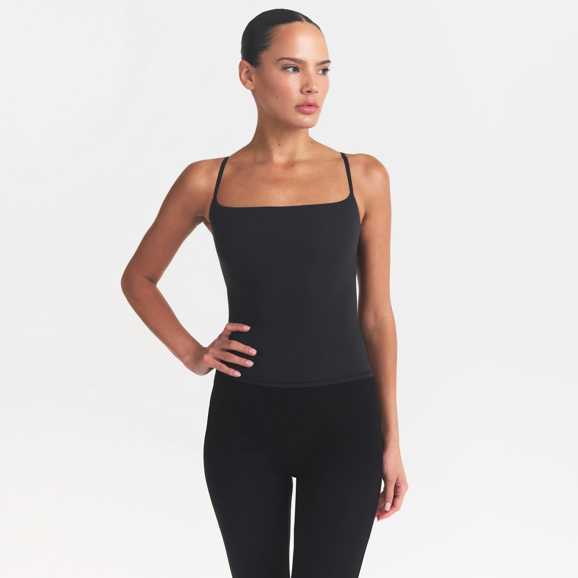 FITS EVERYBODY CAMI | ONYX ON A MODEL SIDE VIEW @ | FOCUS: 0.0, 1.0, 0.9