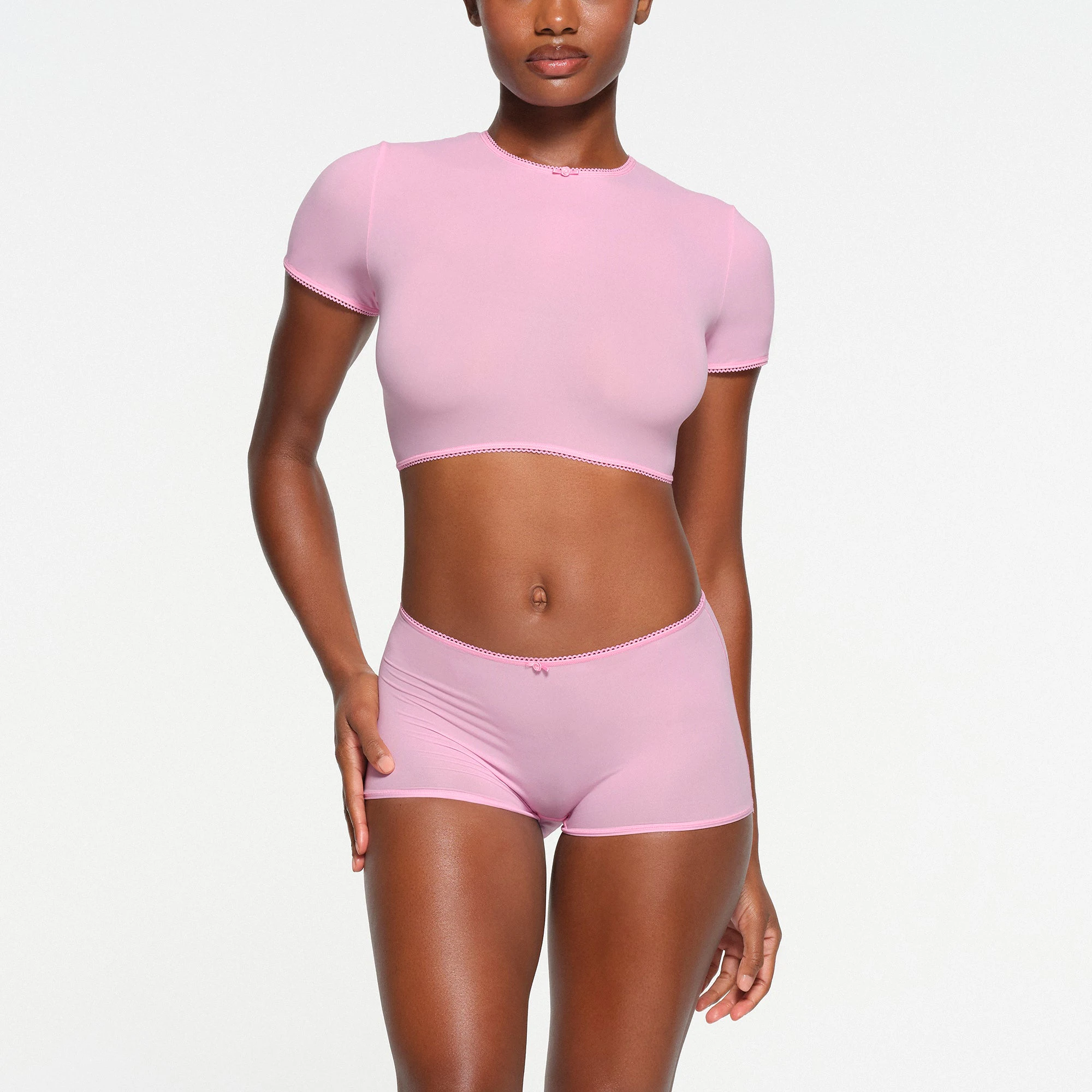 FITS EVERYBODY PICOT TRIM SUPER CROPPED T-SHIRT | BUBBLE GUM ON A MODEL FRONT VIEW