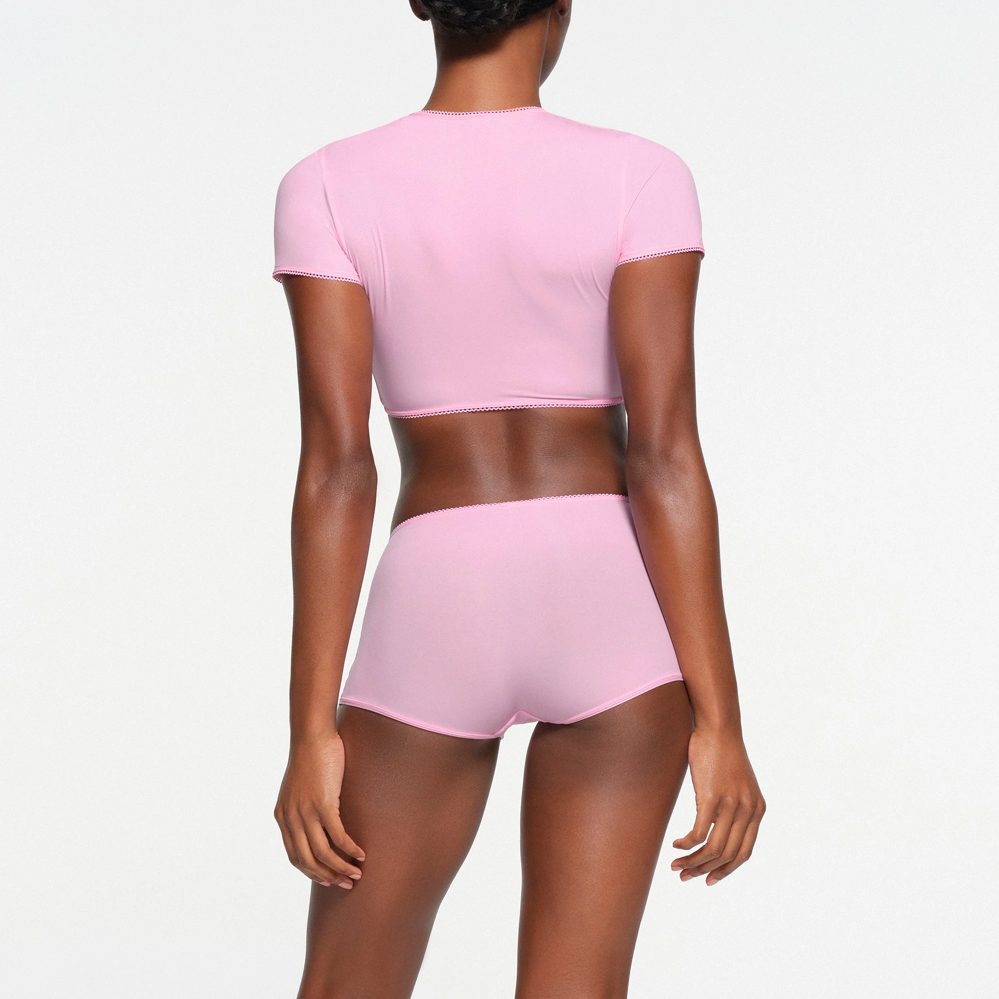 FITS EVERYBODY PICOT TRIM SUPER CROPPED T-SHIRT | BUBBLE GUM ON A MODEL BACK VIEW