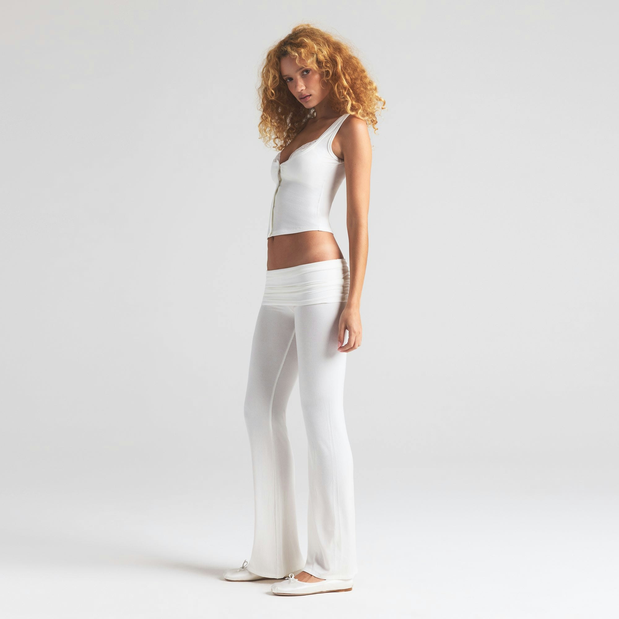 SOFT LOUNGE LACE TANK WITH BRALETTE | MARBLE ON A MODEL FRONT VIEW | FOCUS: 0.0, 1.0, 0.9